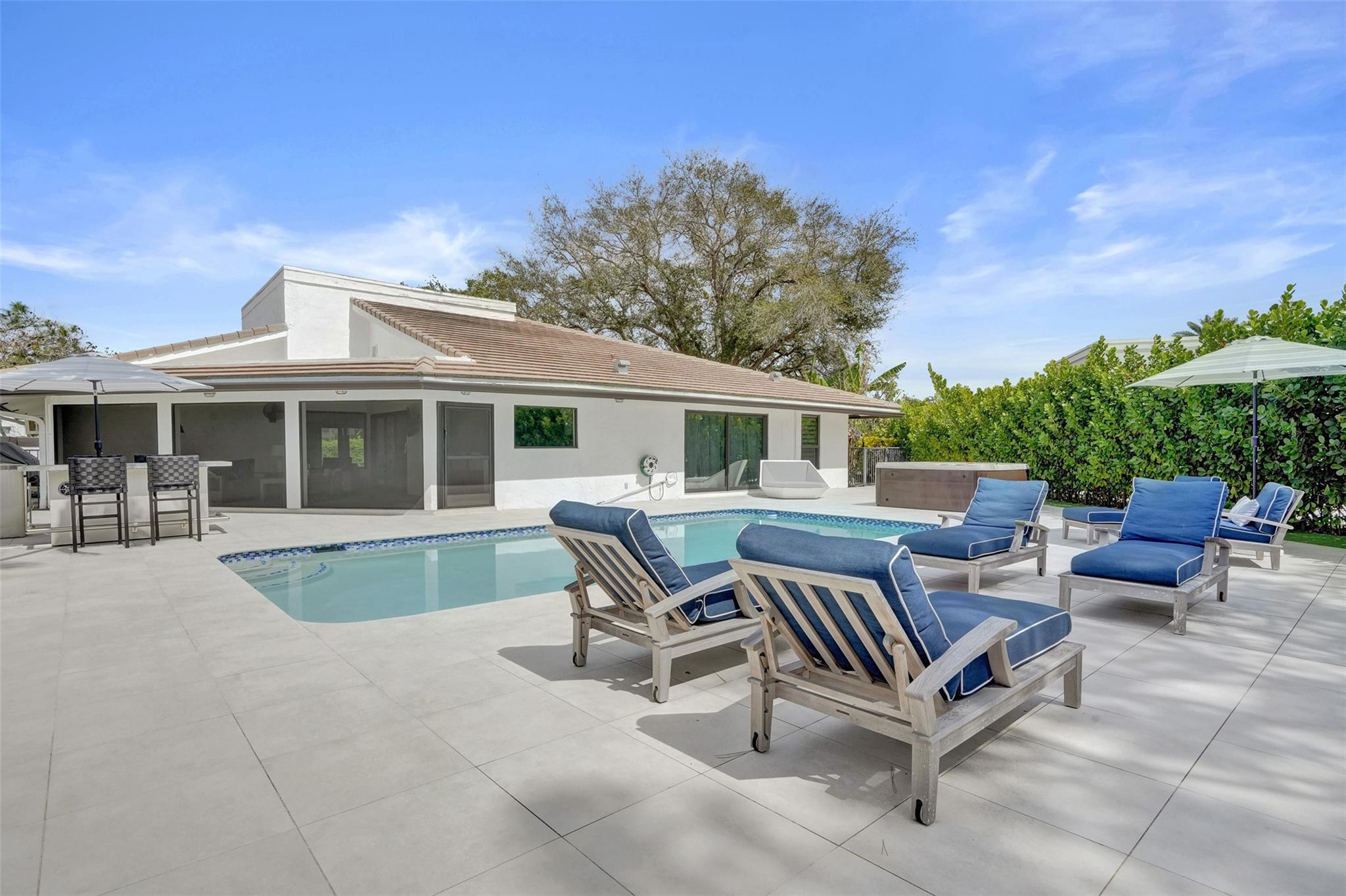 614 W Lakewoode Circle
