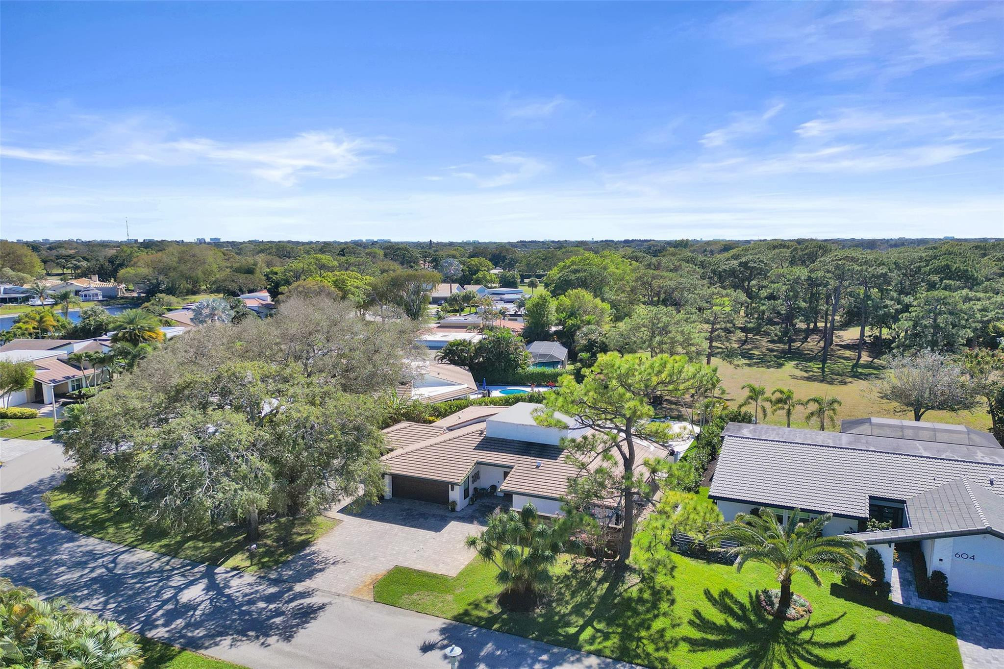 614 W Lakewoode Circle