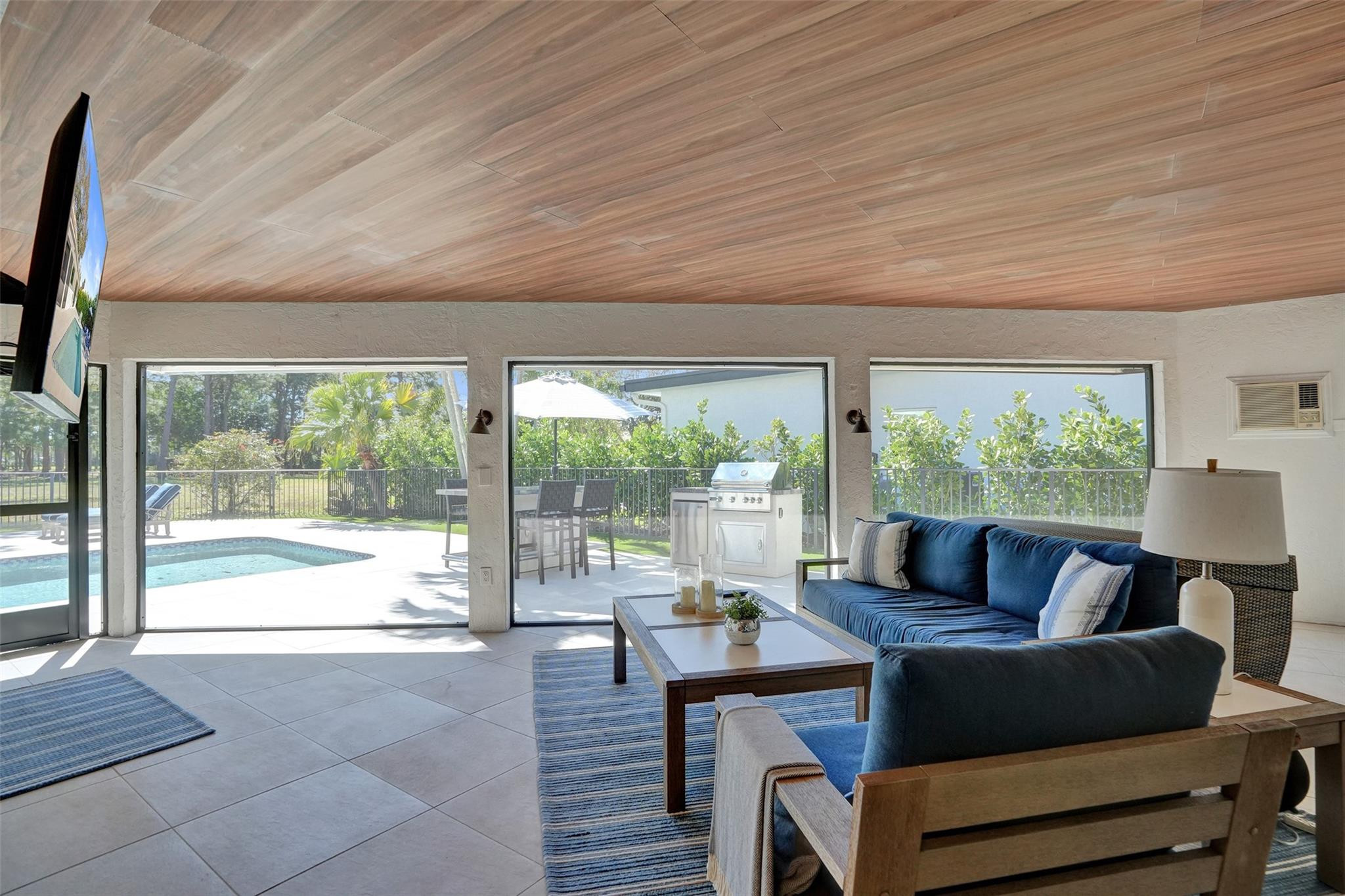 614 W Lakewoode Circle