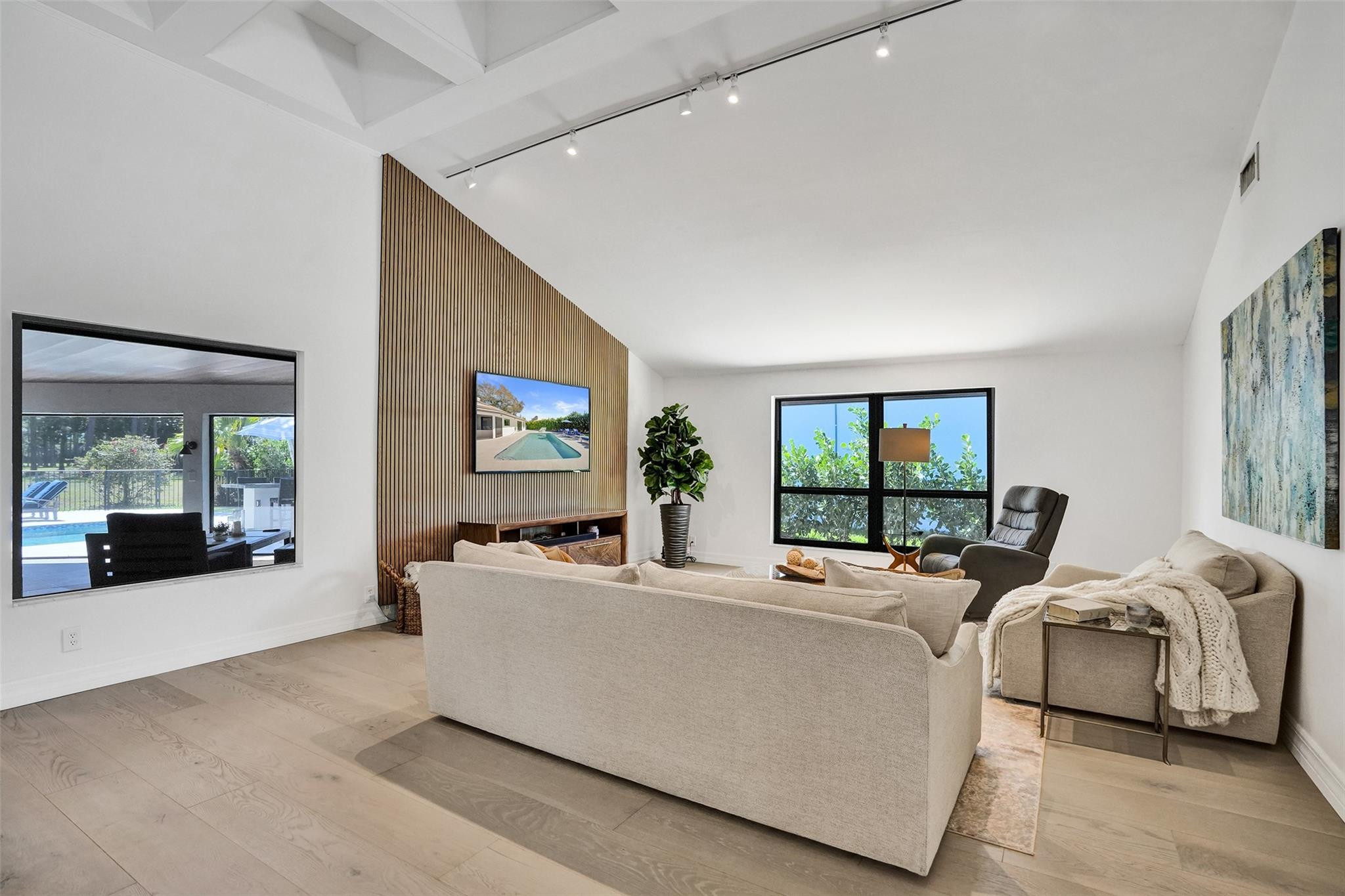 614 W Lakewoode Circle