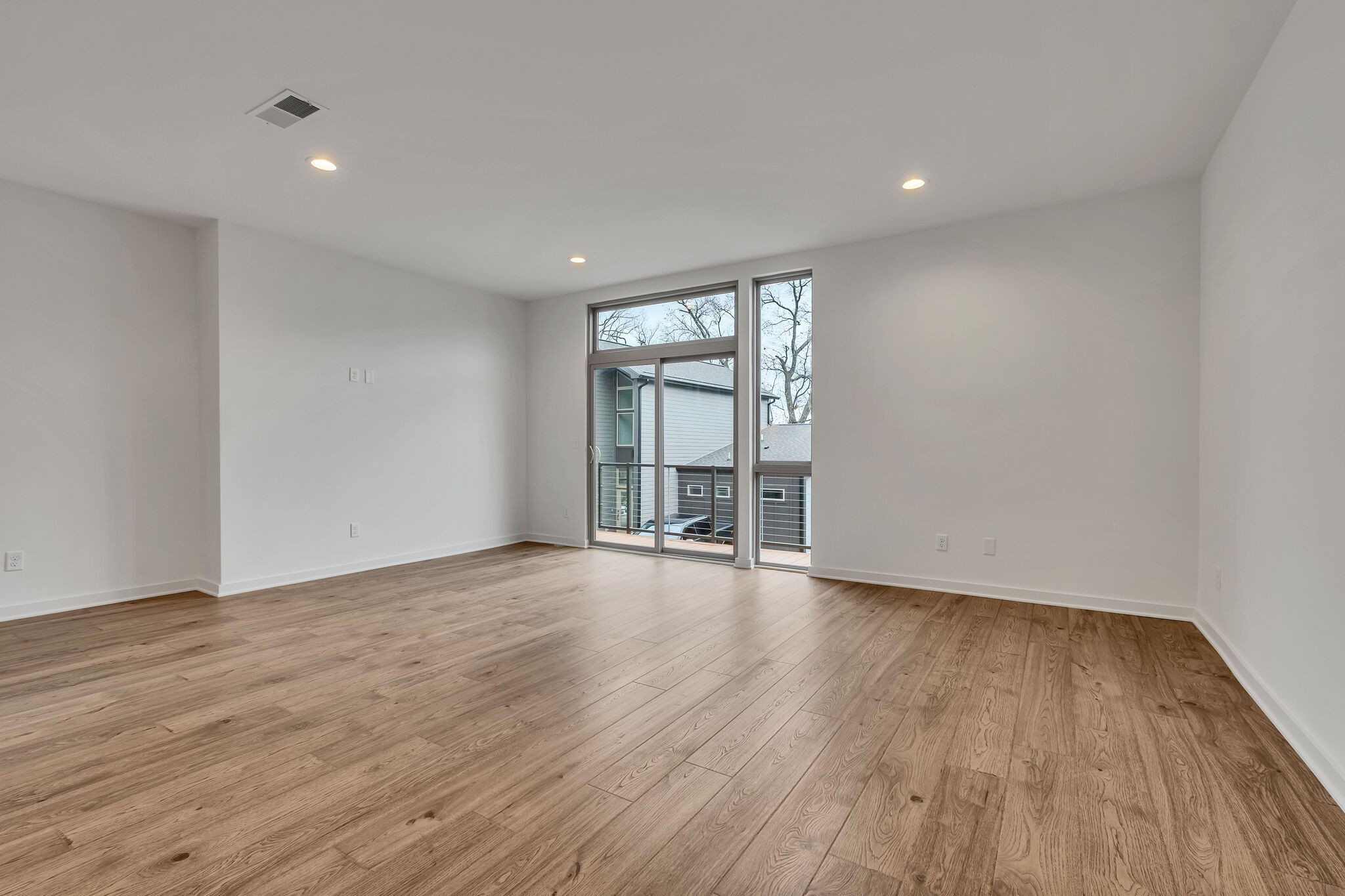 3064 Edwin Cir