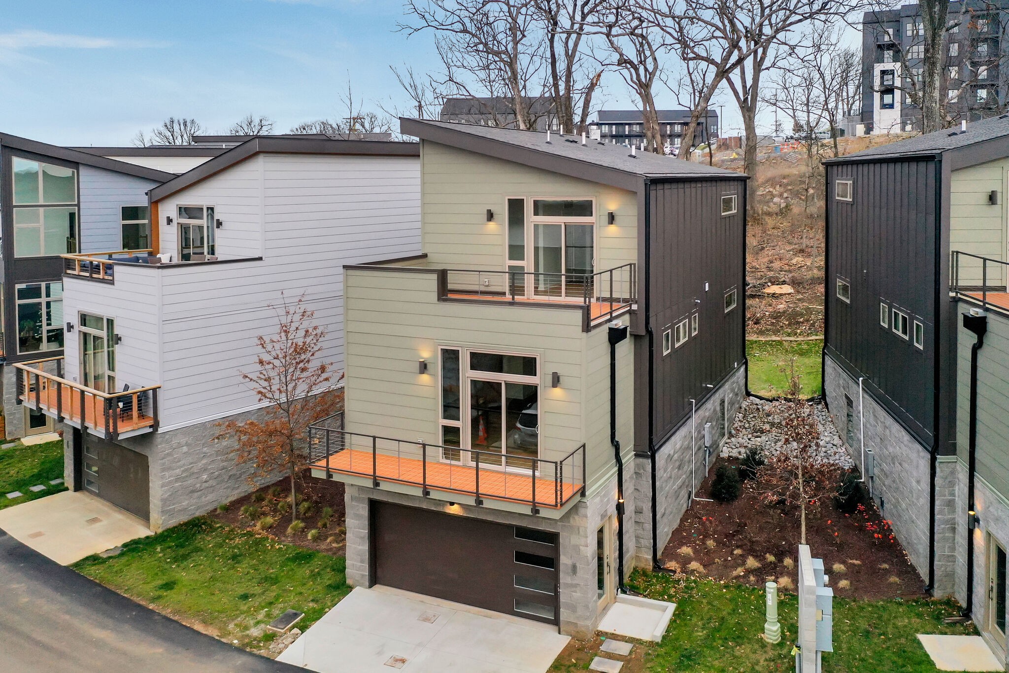 3064 Edwin Cir