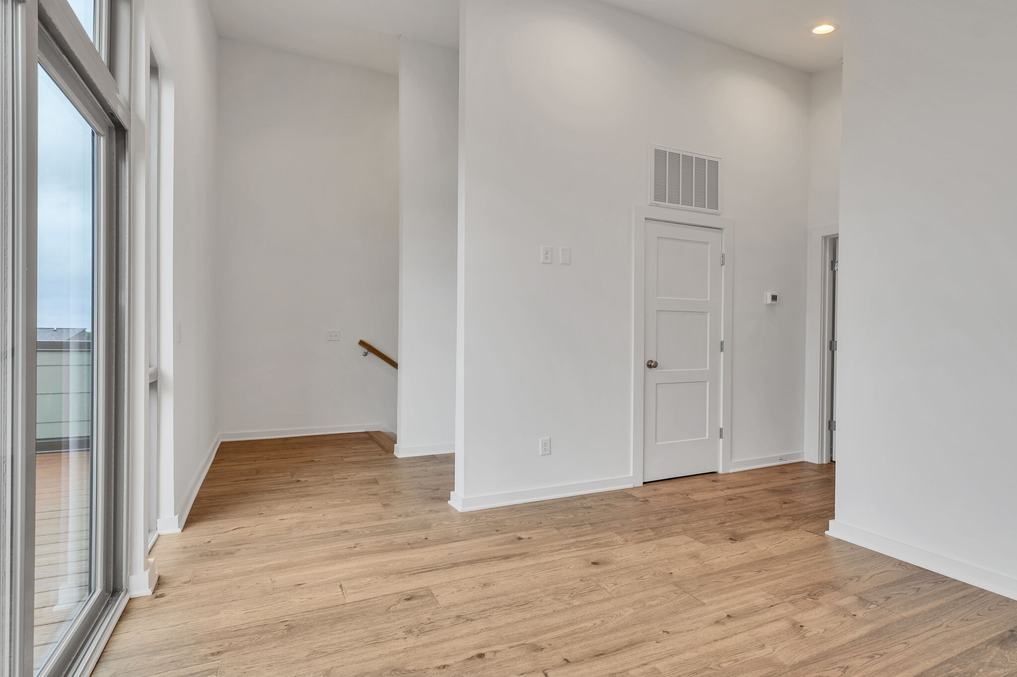 3064 Edwin Cir