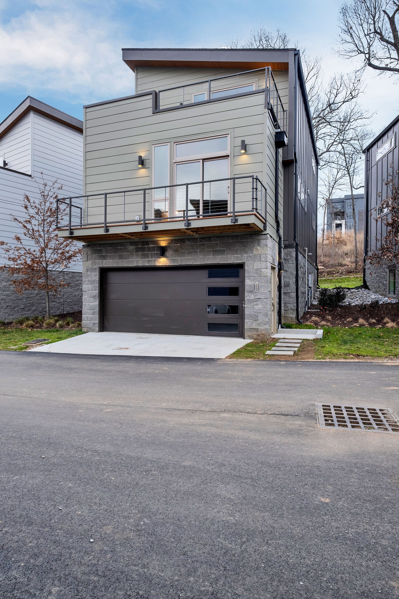 3064 Edwin Cir