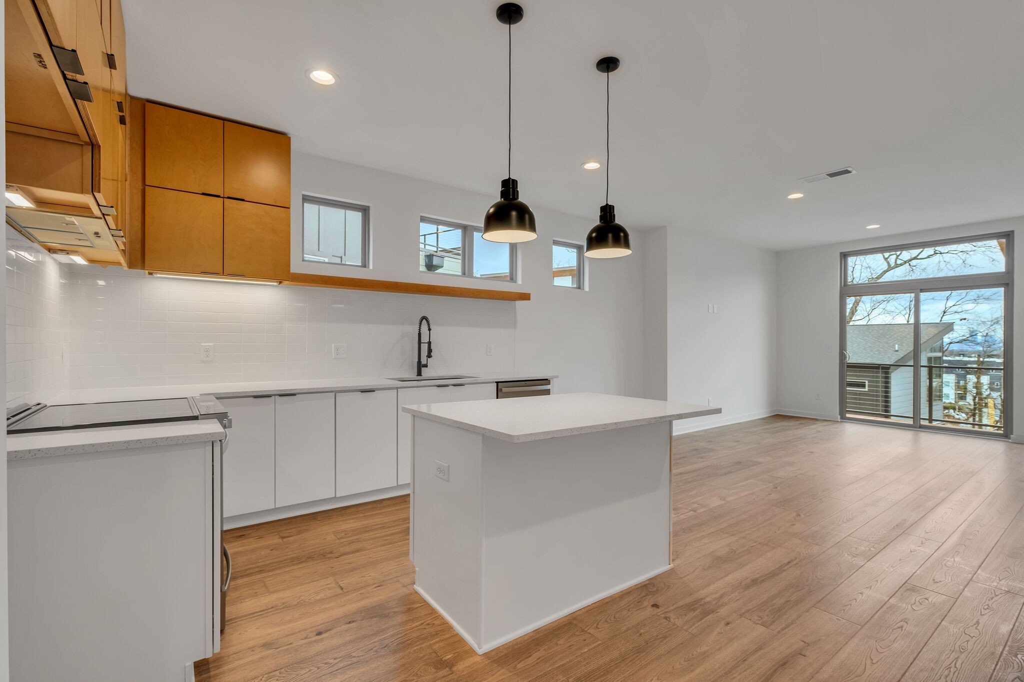 3064 Edwin Cir