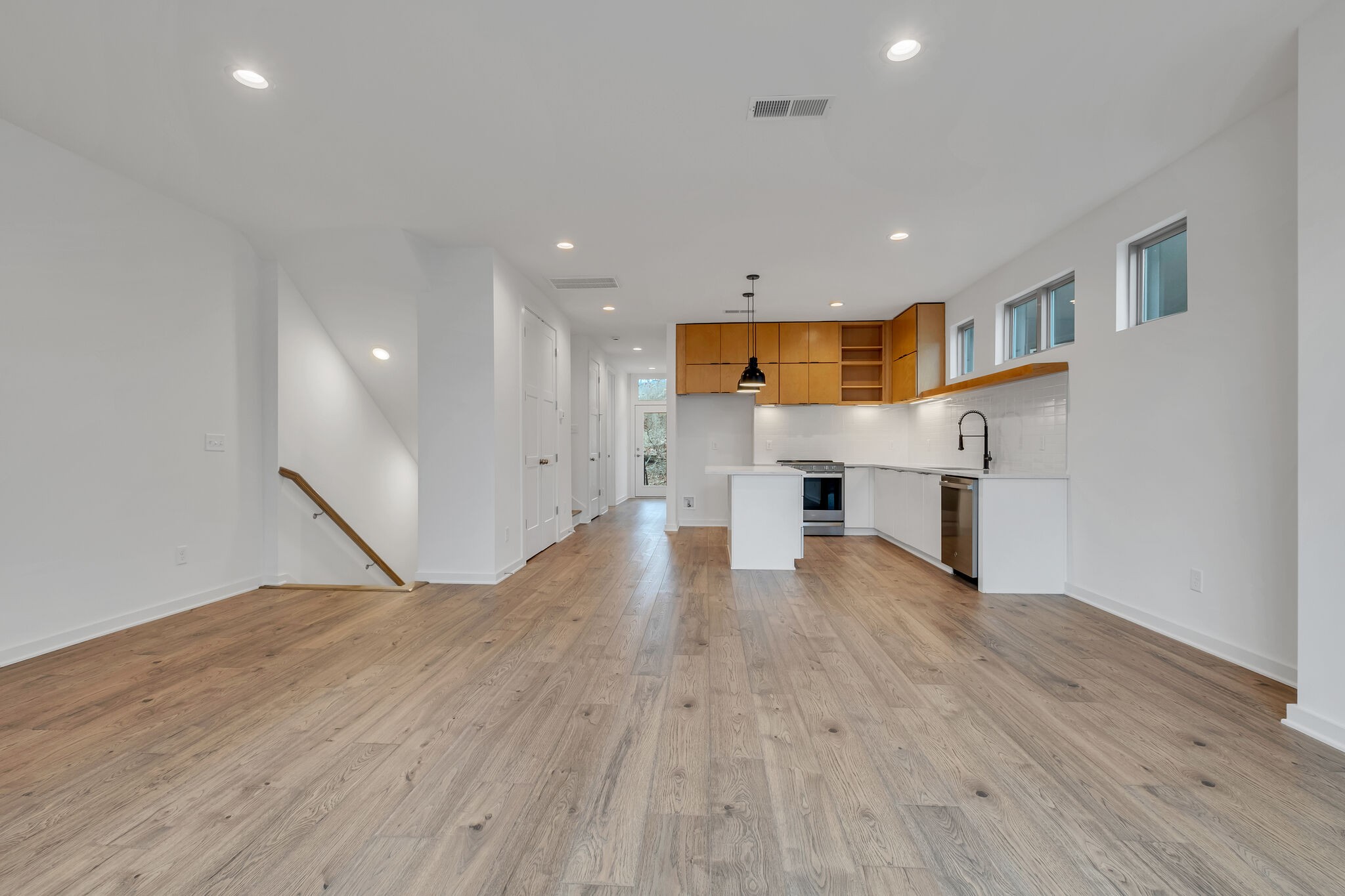 3064 Edwin Cir