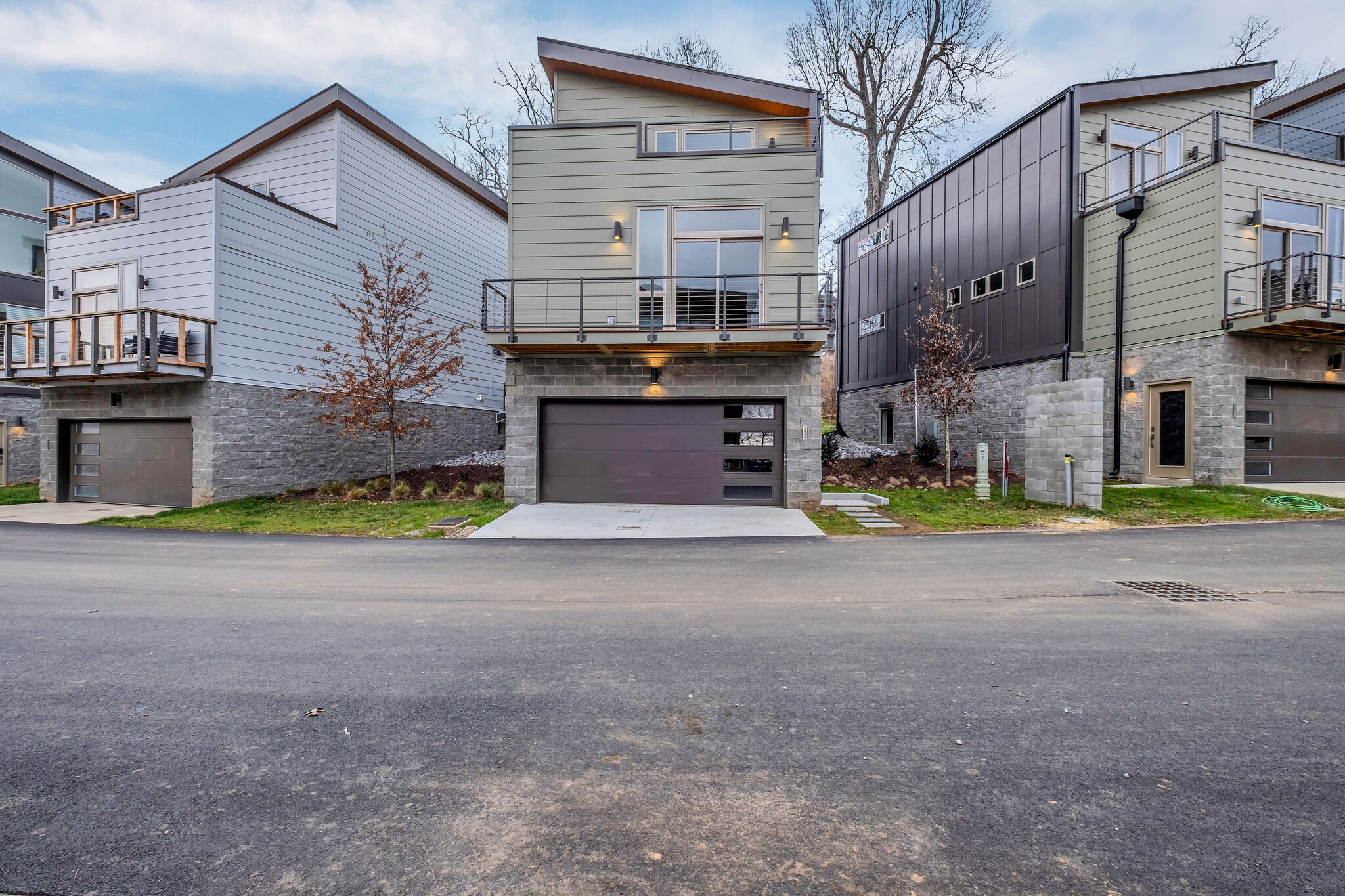 3064 Edwin Cir