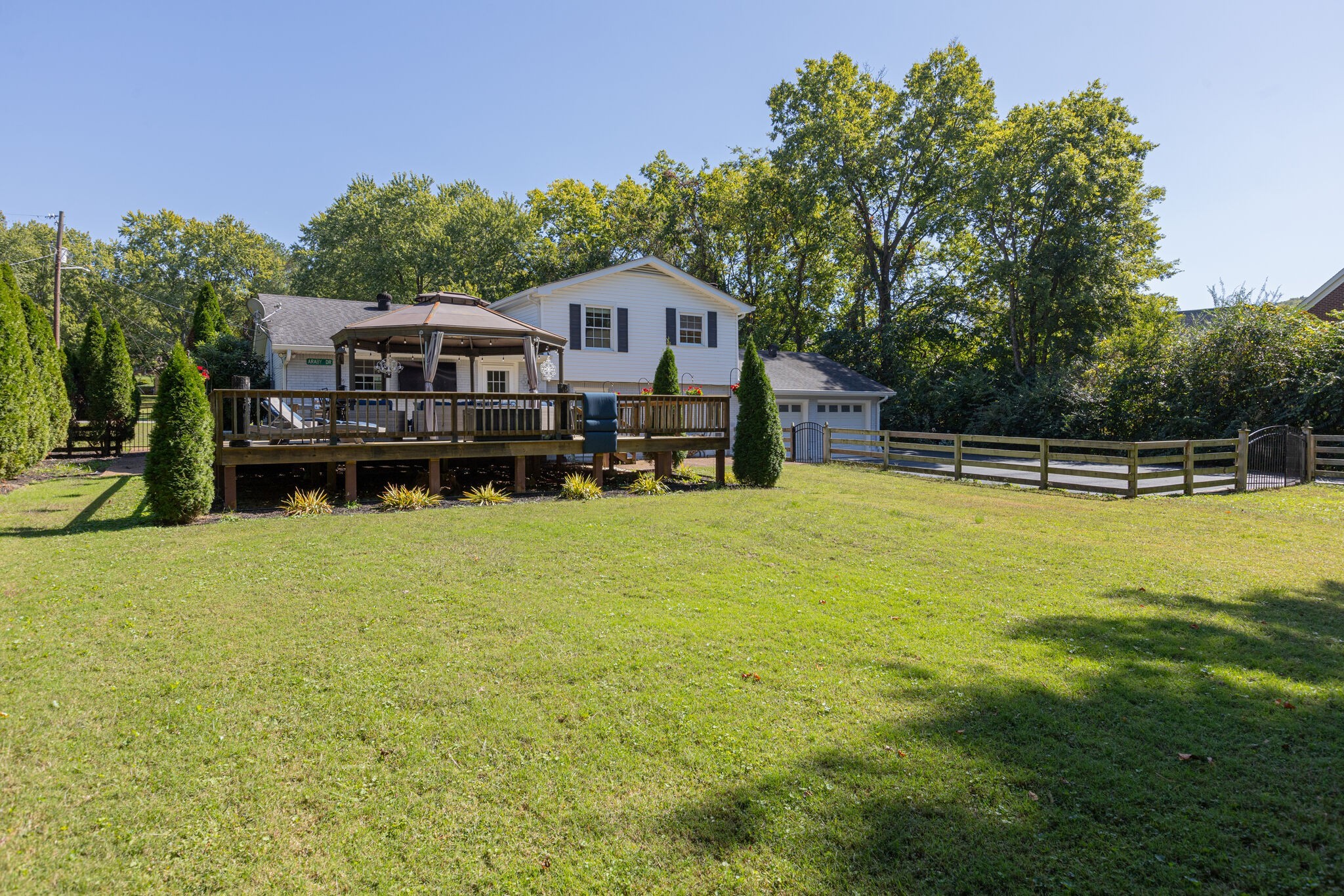 1711 Araby Dr