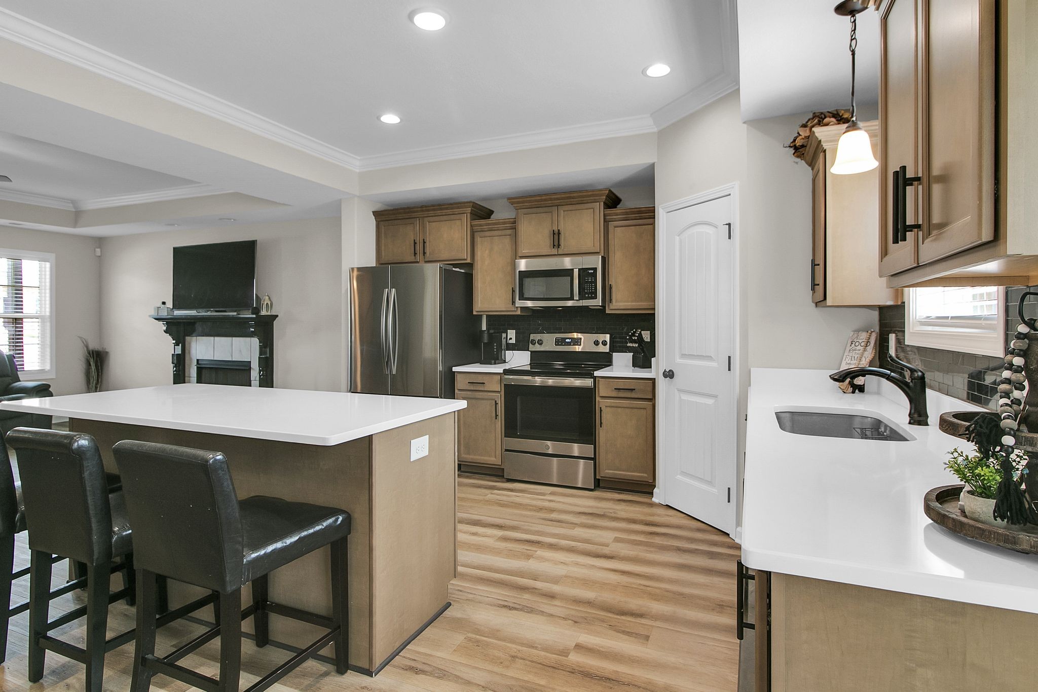 1637 Kestrel Dr