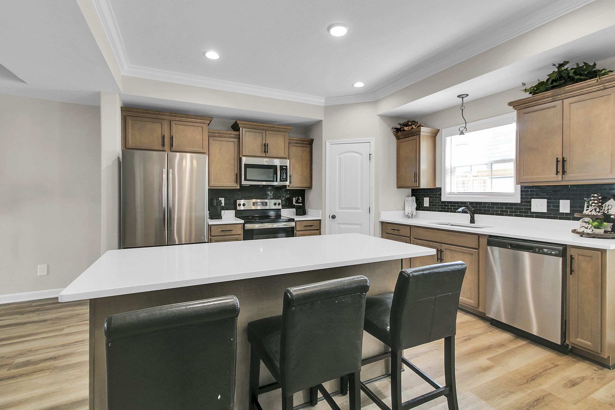 1637 Kestrel Dr