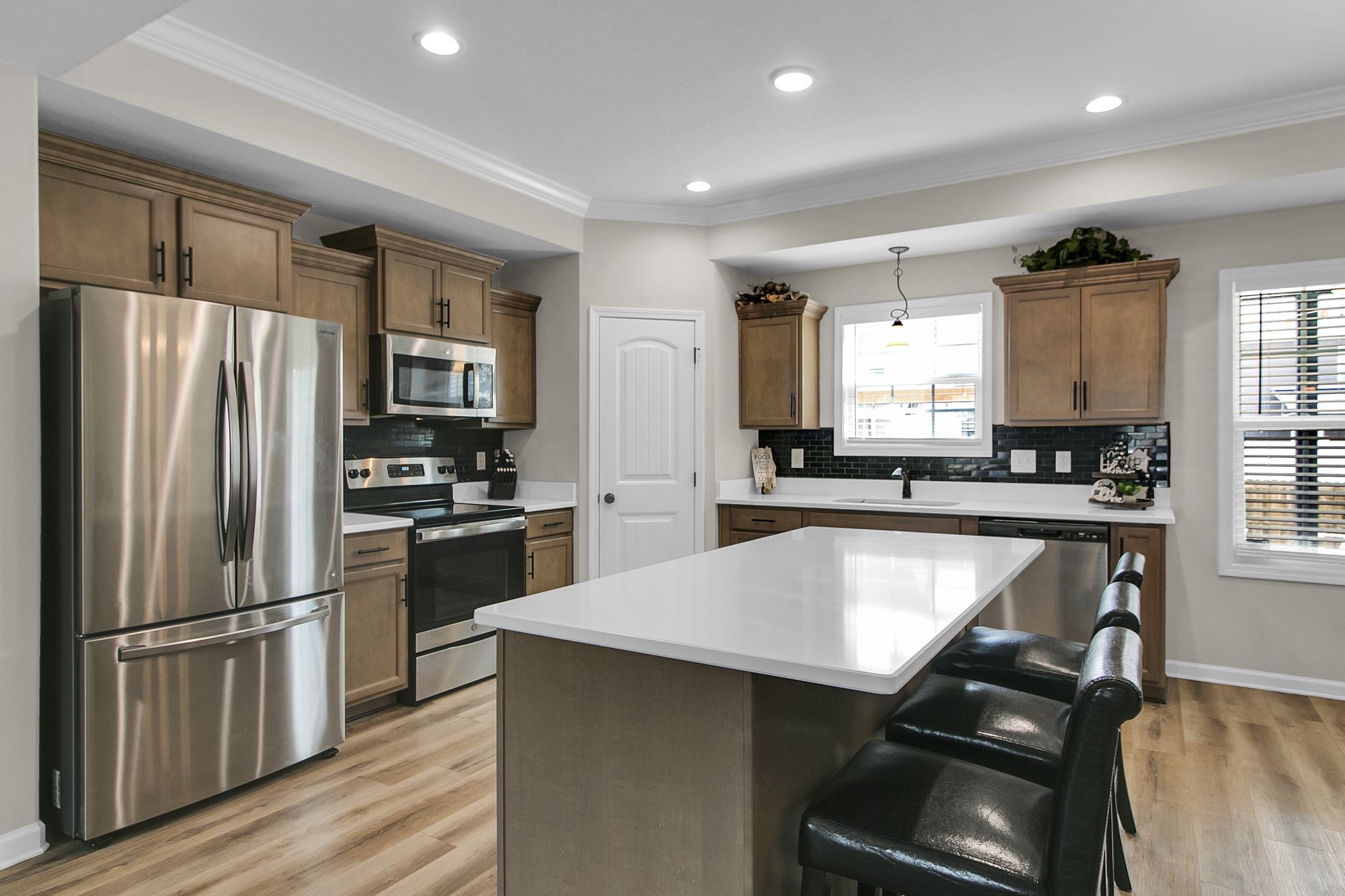 1637 Kestrel Dr