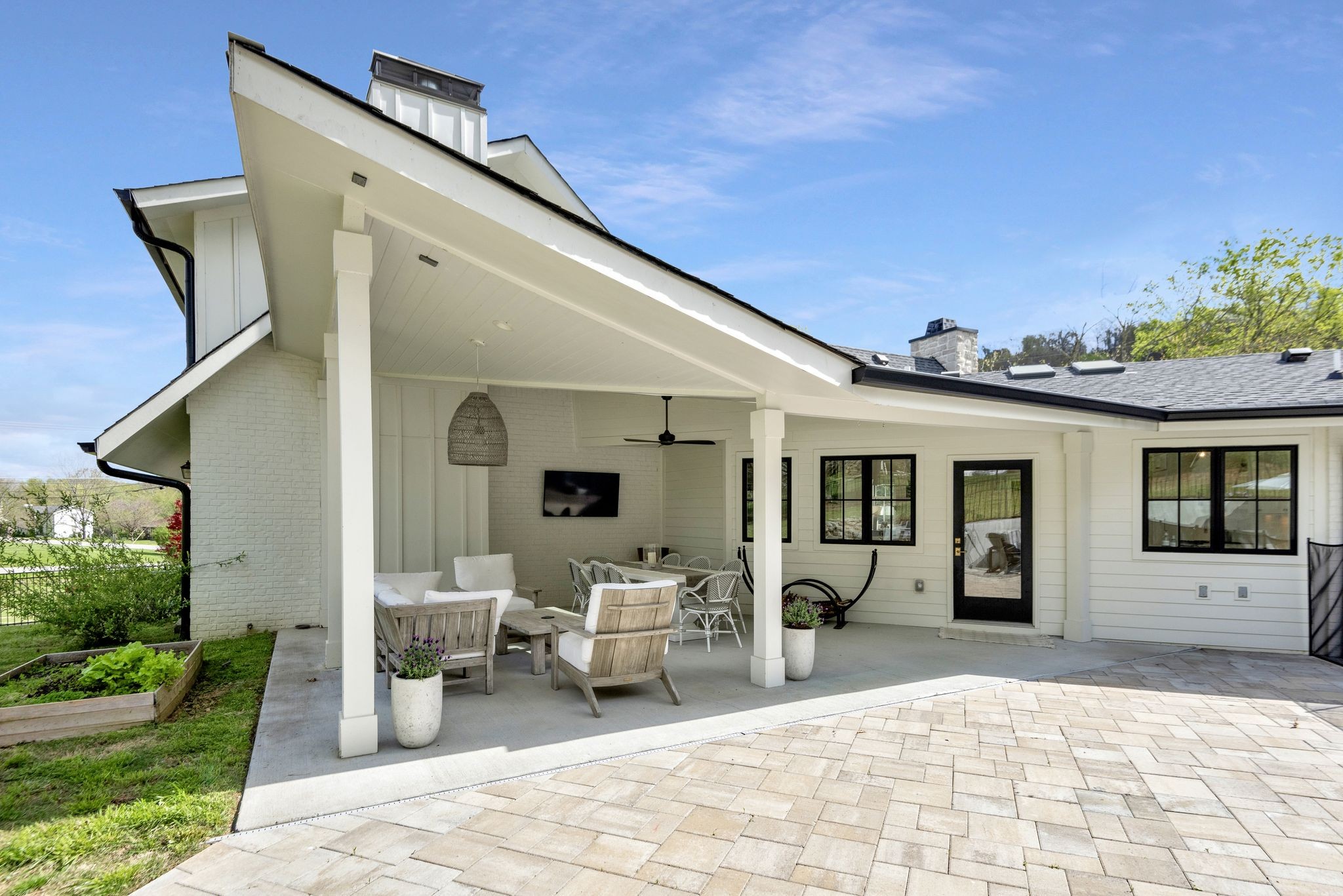1017 Gracelawn Dr