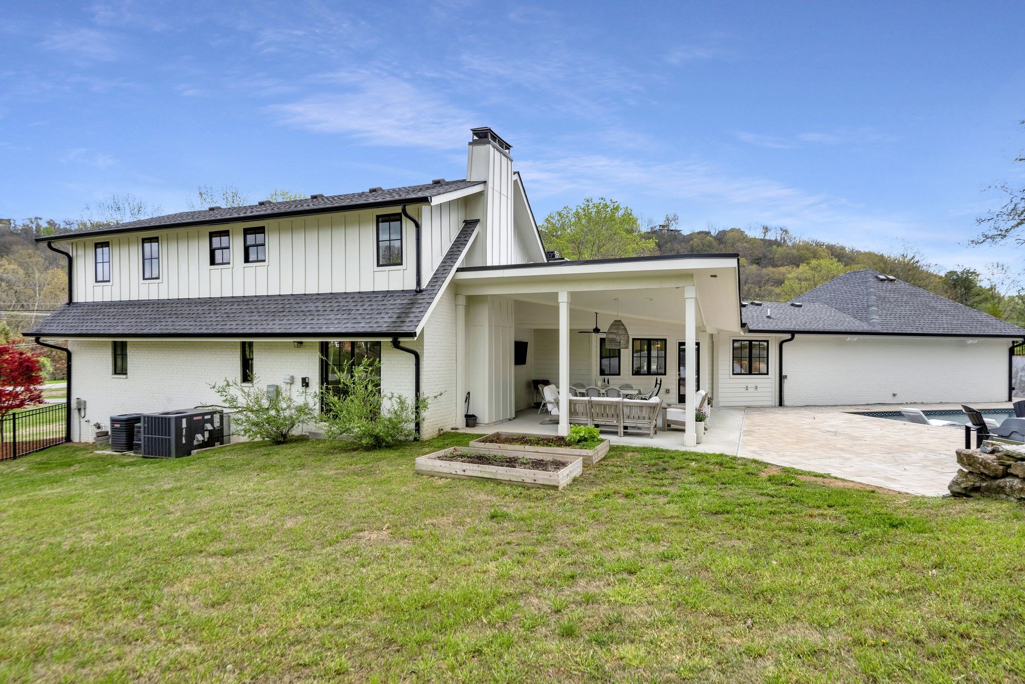 1017 Gracelawn Dr