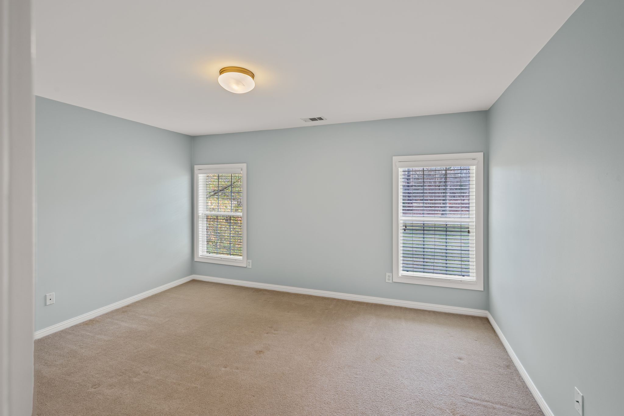 121 N Maple Ridge Ln