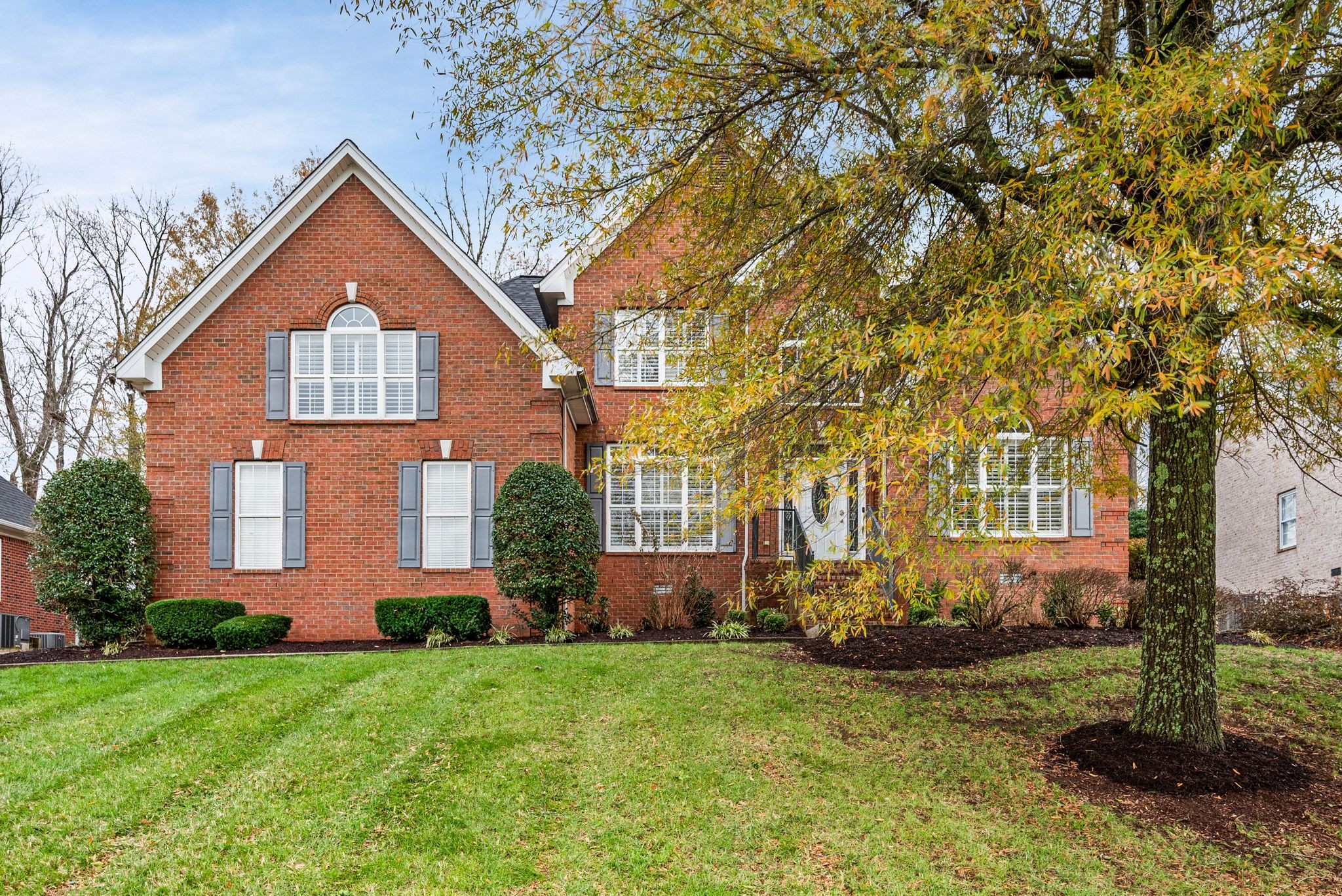 121 N Maple Ridge Ln