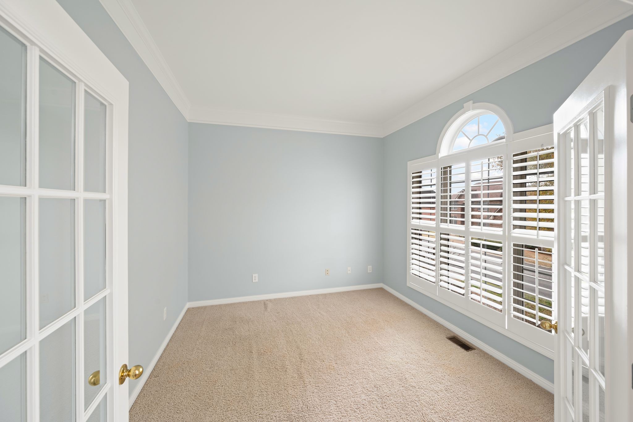 121 N Maple Ridge Ln