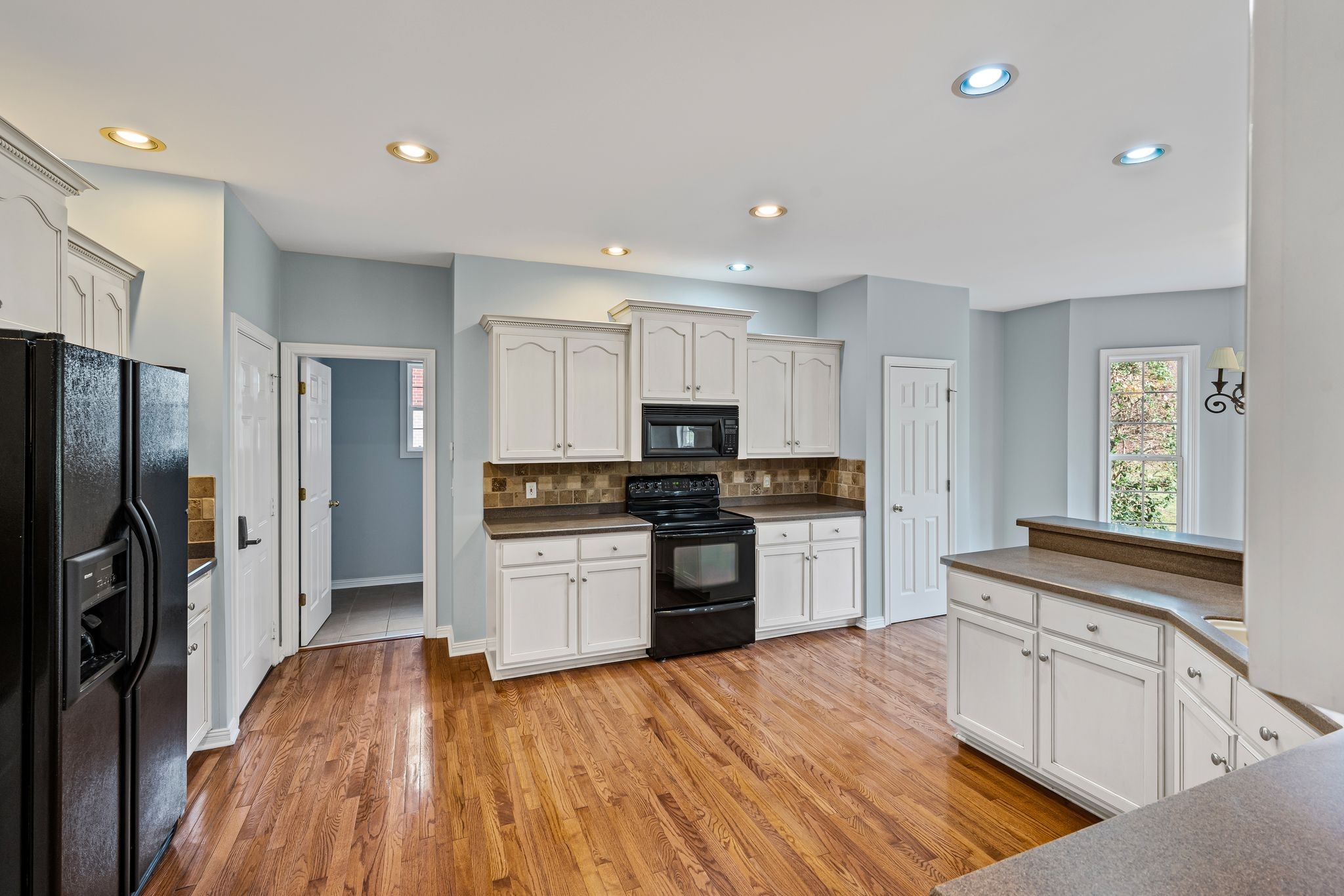 121 N Maple Ridge Ln