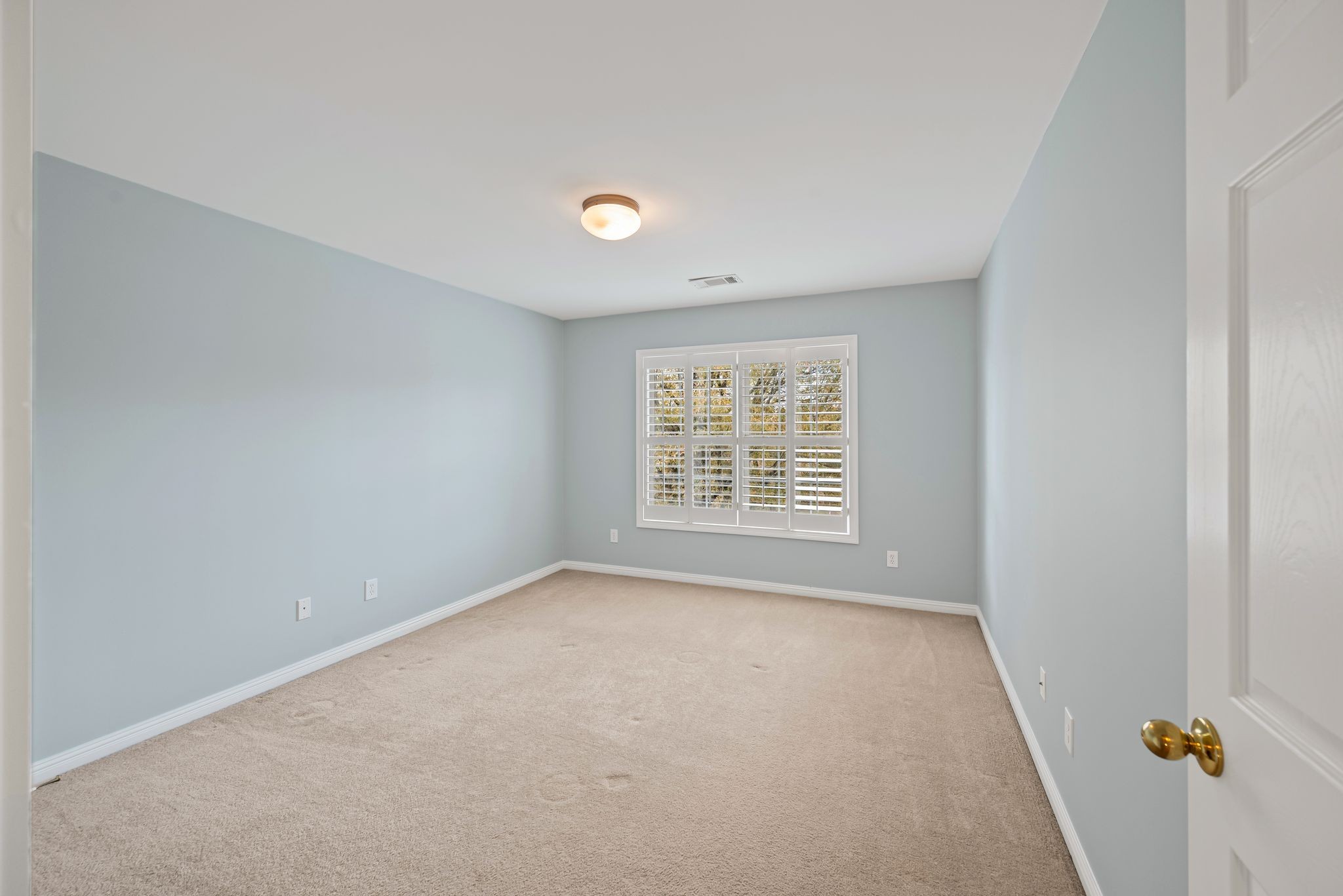 121 N Maple Ridge Ln