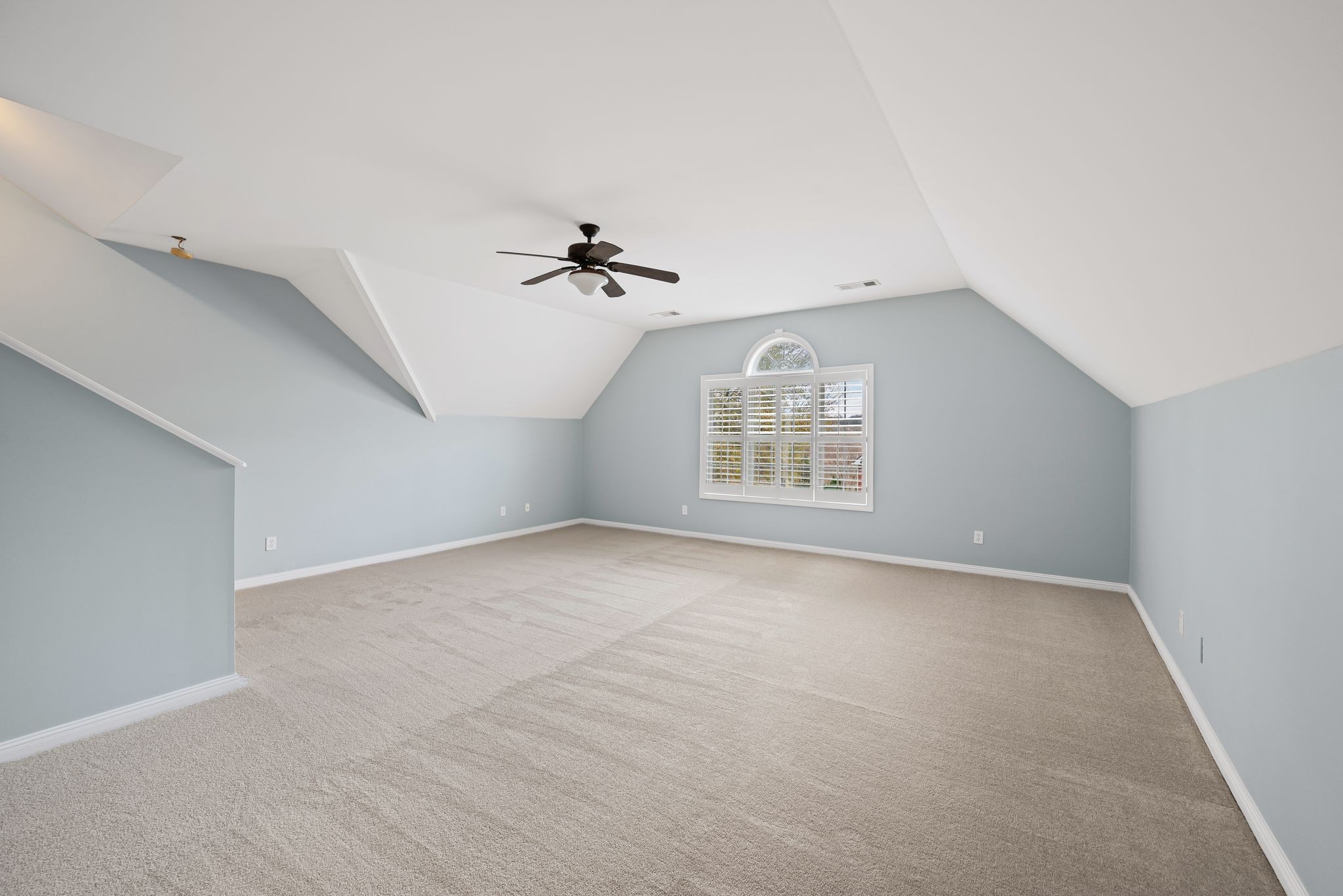 121 N Maple Ridge Ln