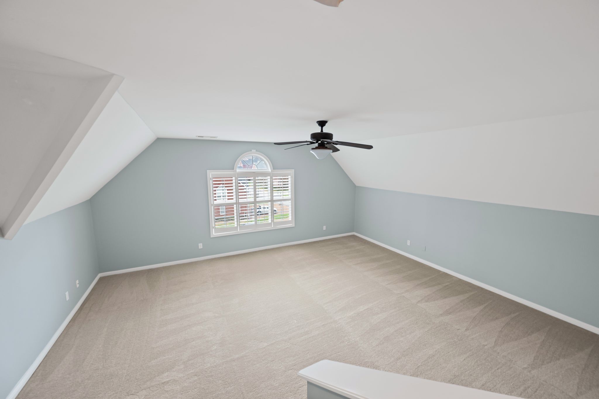 121 N Maple Ridge Ln