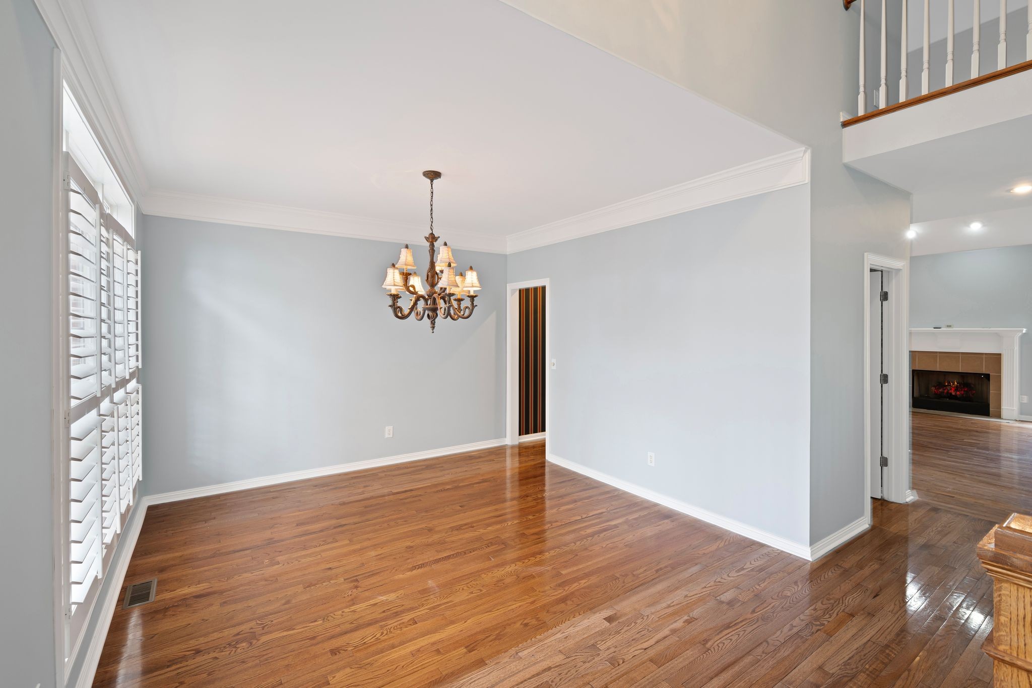 121 N Maple Ridge Ln