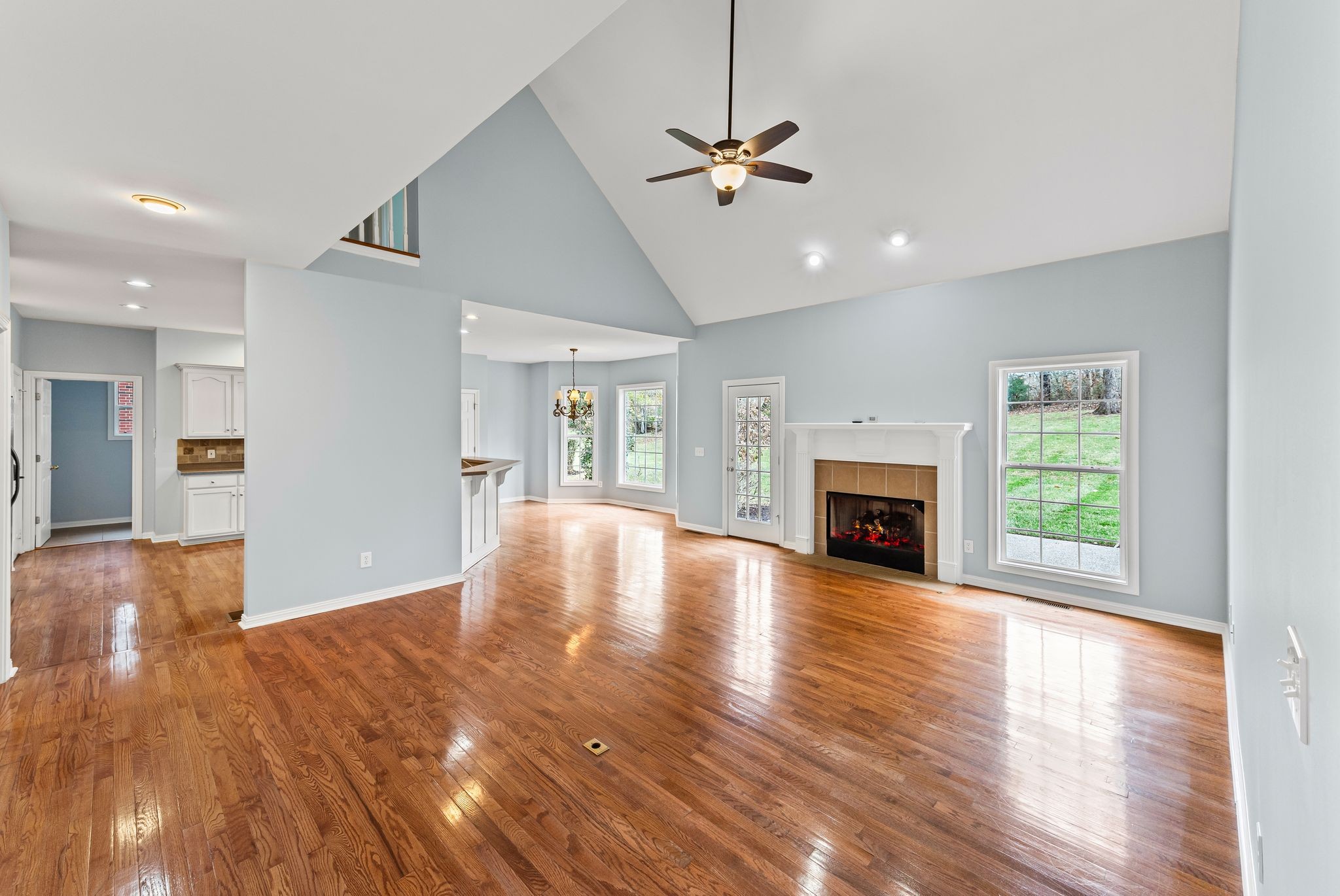 121 N Maple Ridge Ln