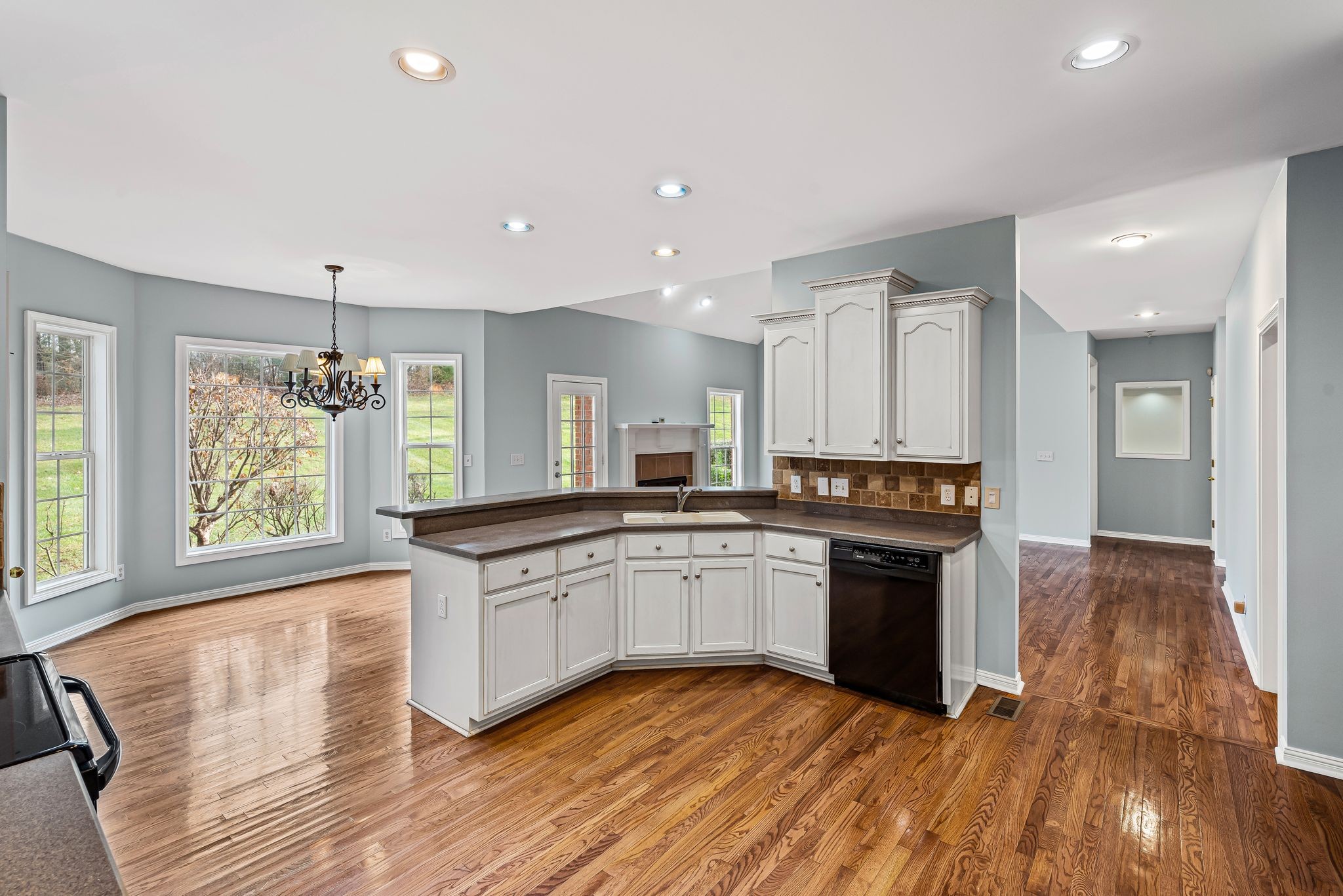 121 N Maple Ridge Ln