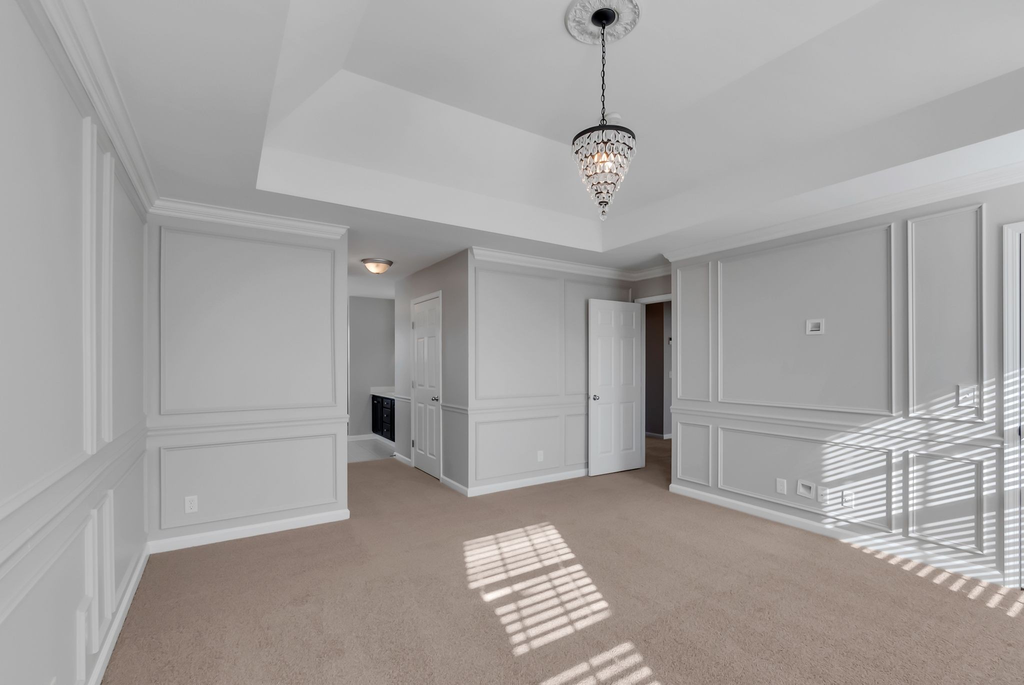2107 Burgess Ln