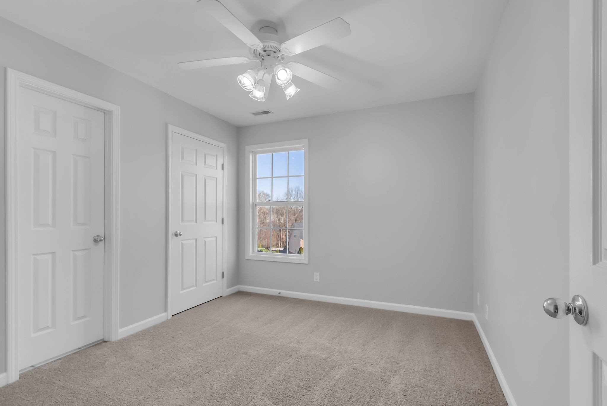 2107 Burgess Ln