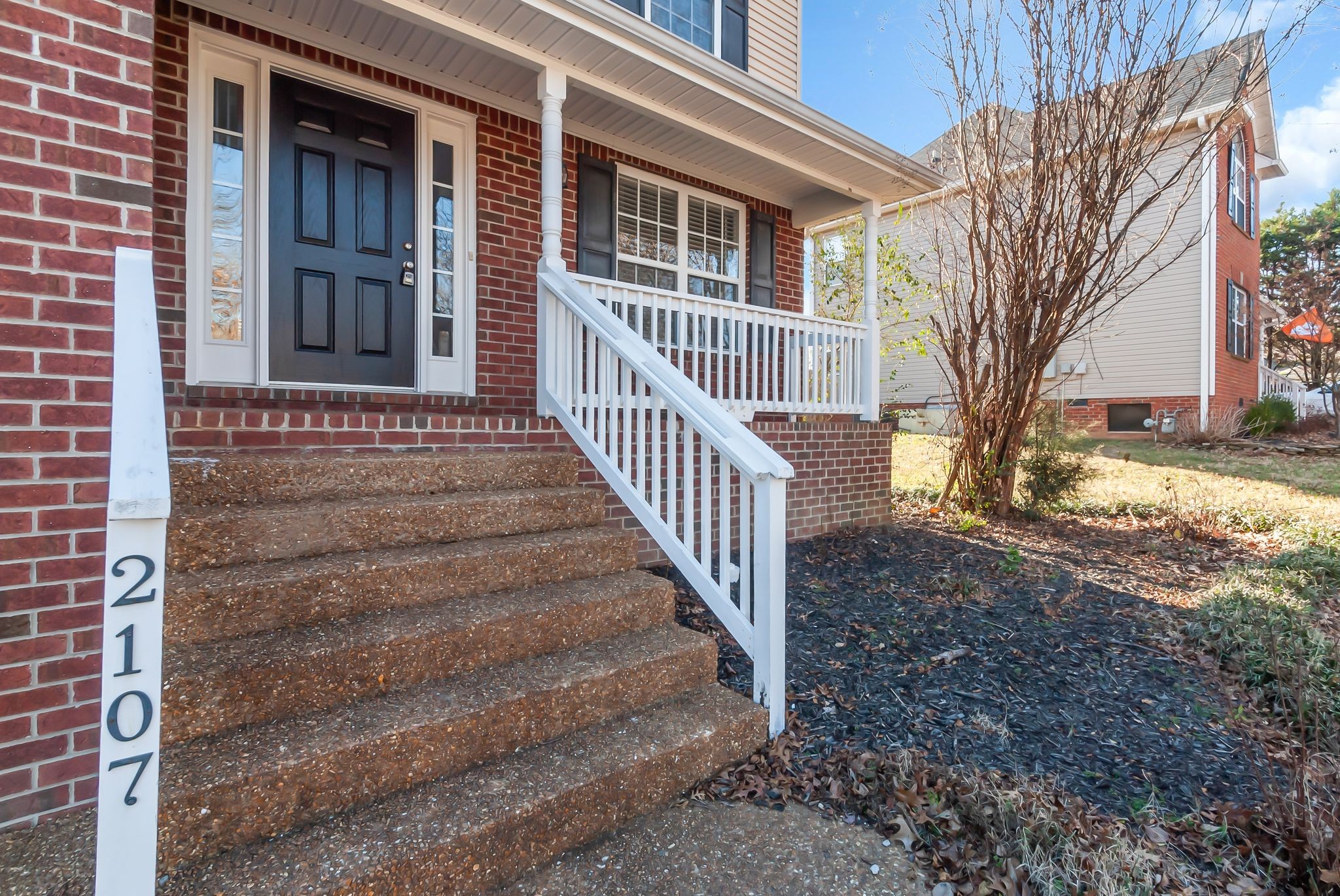2107 Burgess Ln