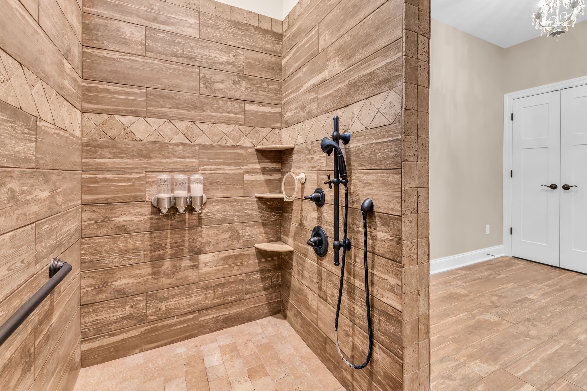 7009 Whisperwood Ave