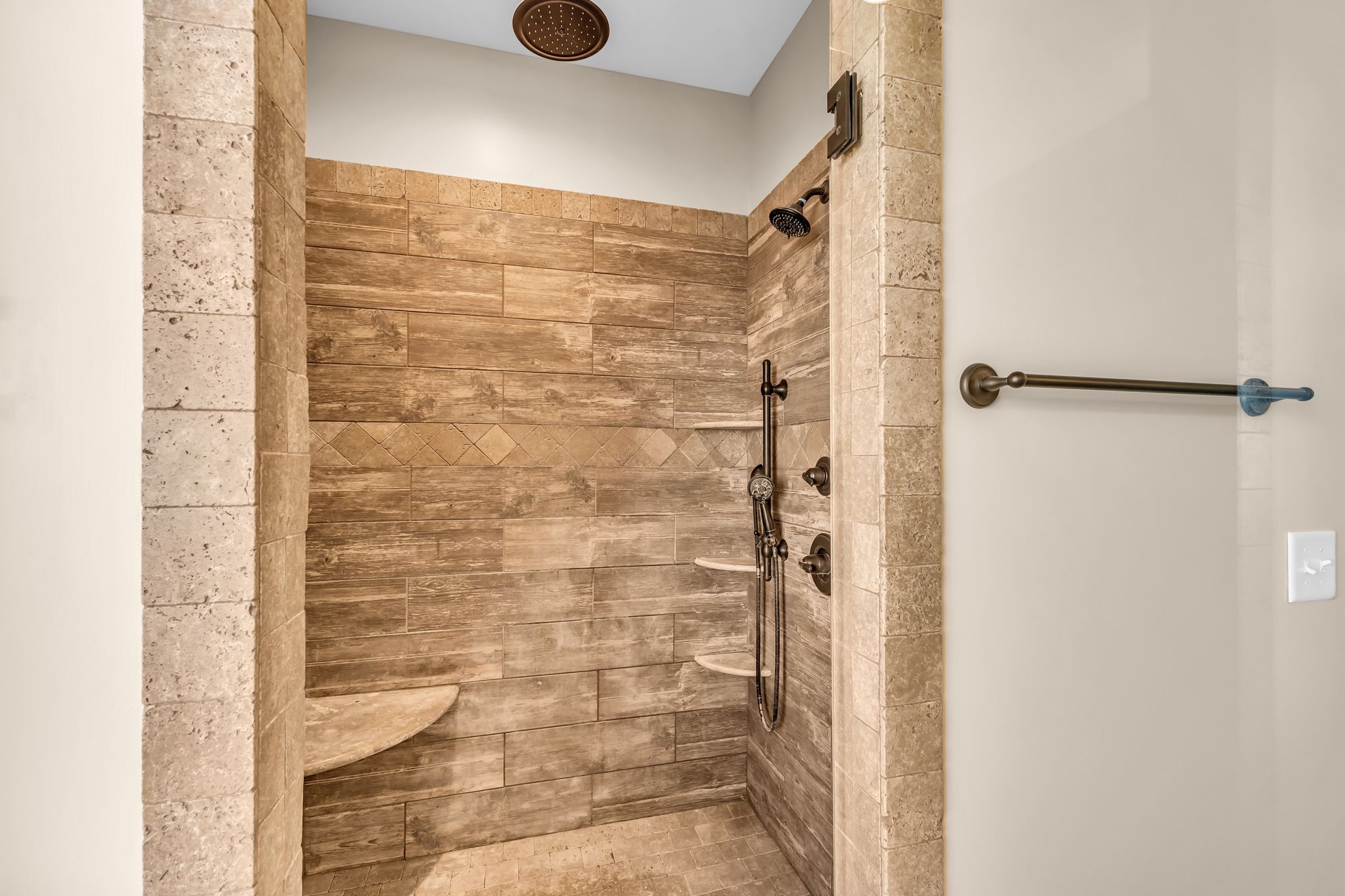 7009 Whisperwood Ave