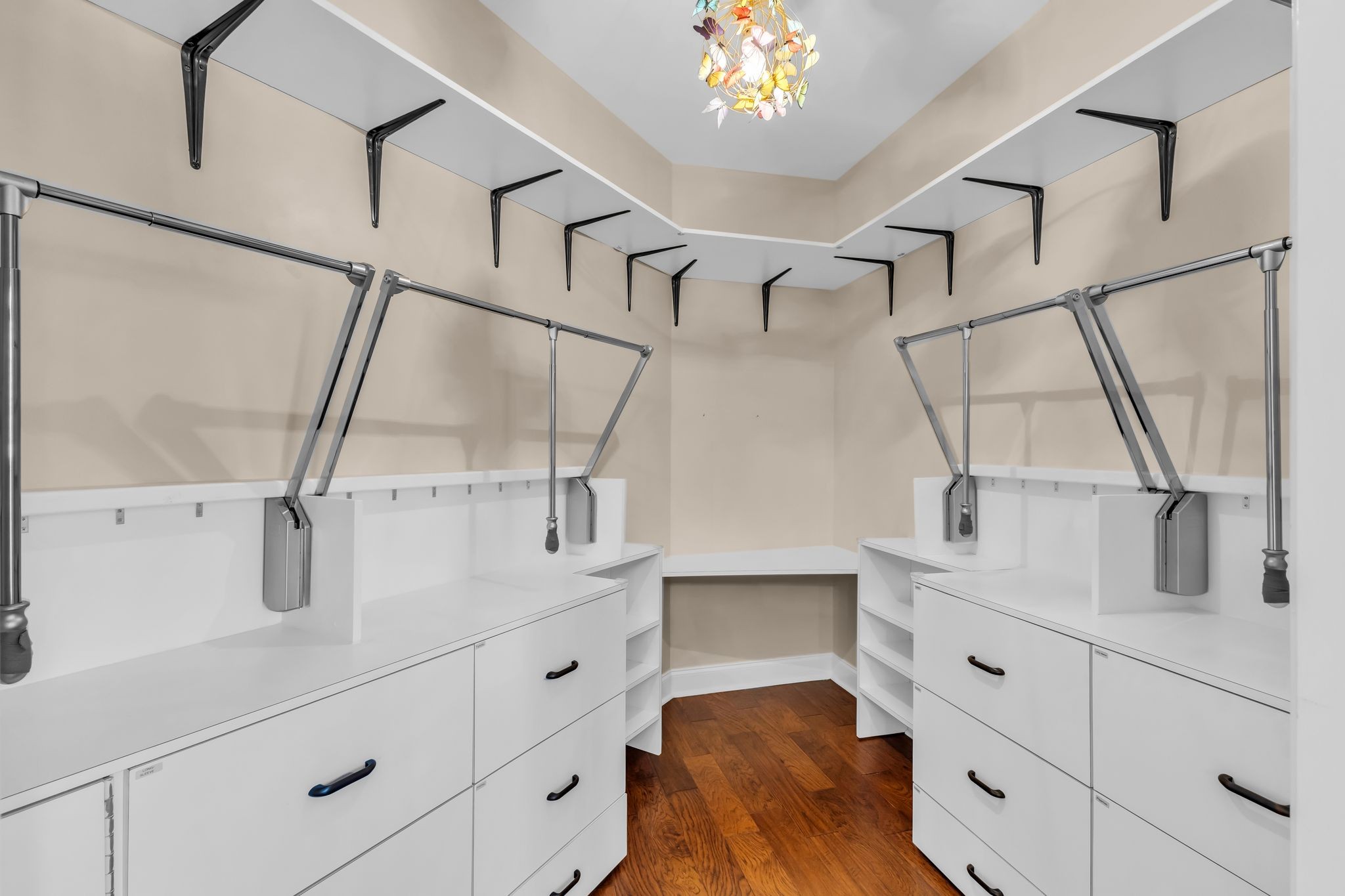 7009 Whisperwood Ave