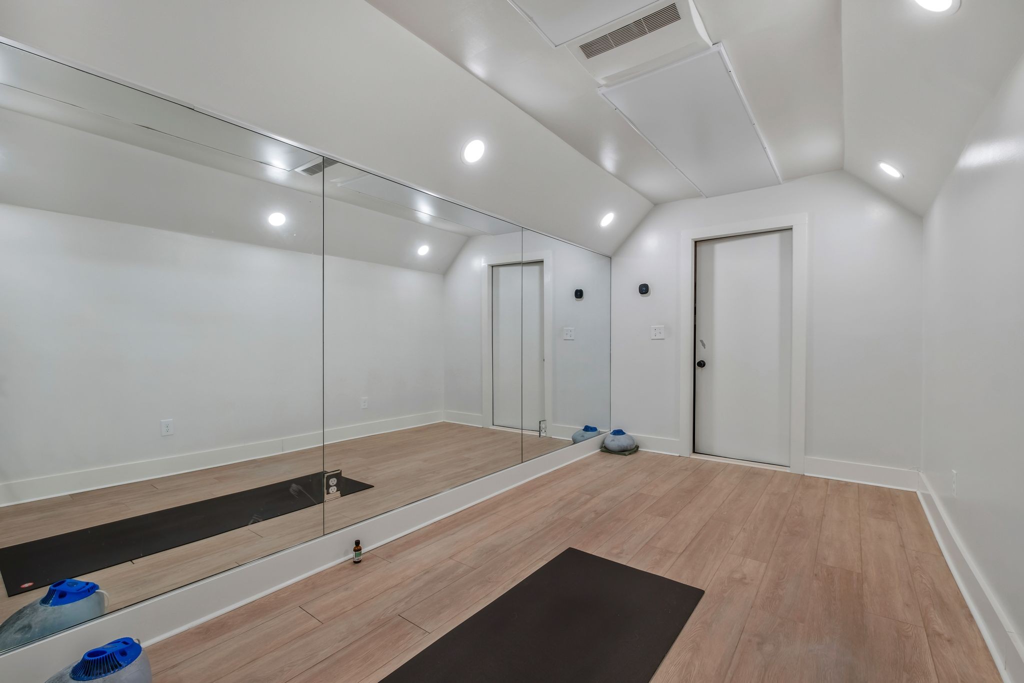 3049 Long Branch Cir