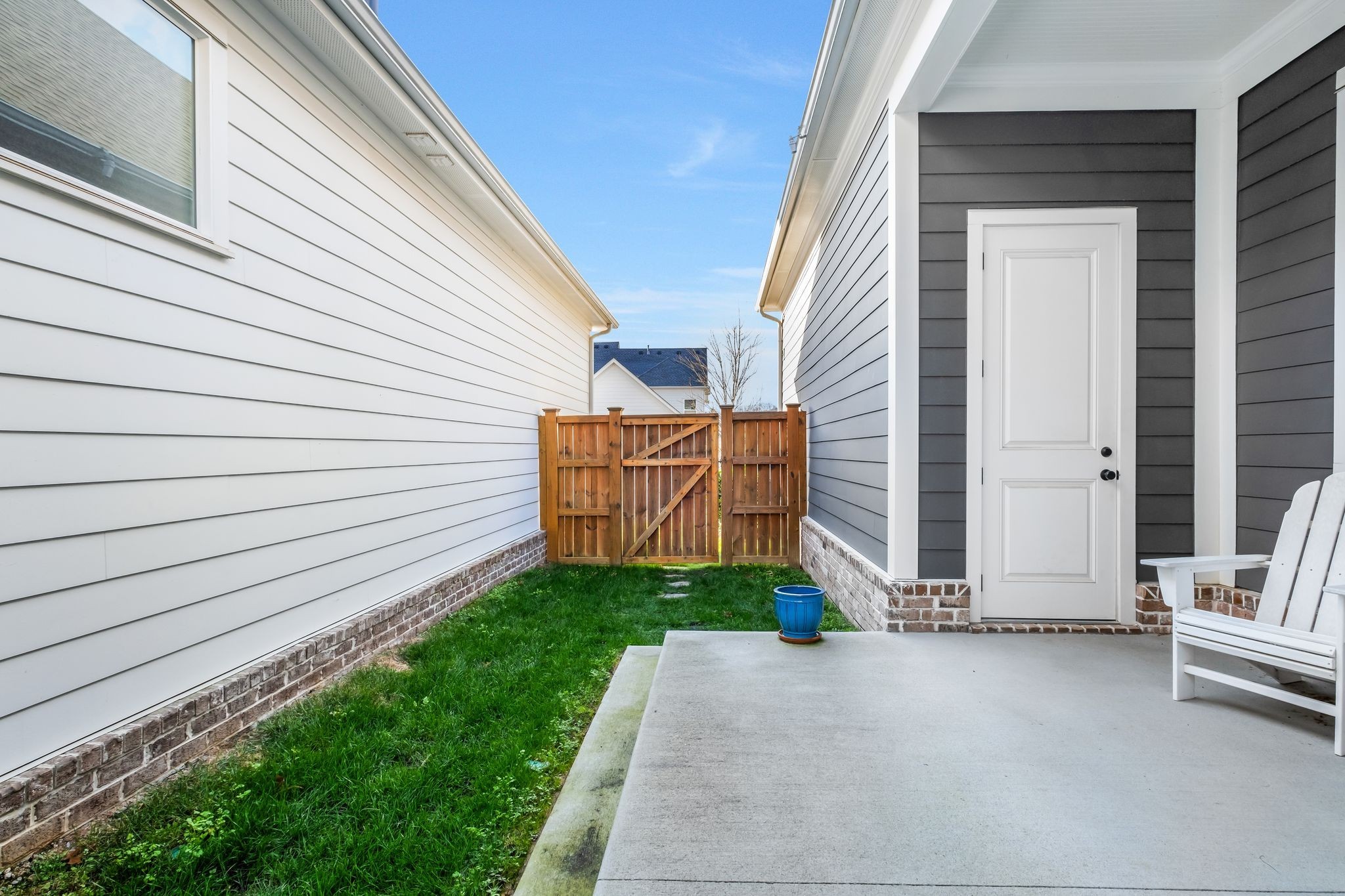 3049 Long Branch Cir