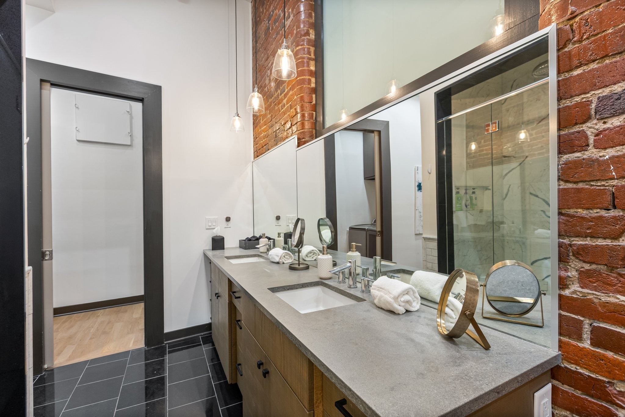 207 3rd Ave, N Unit: 402