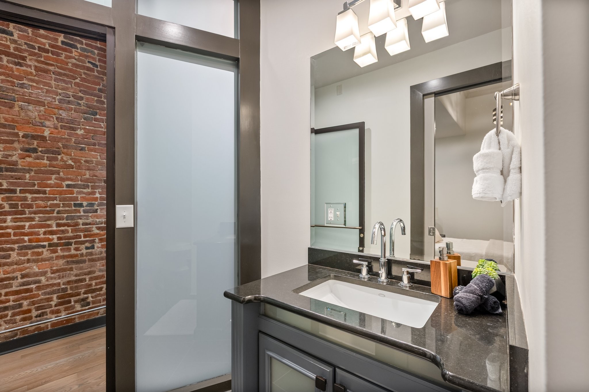 207 3rd Ave, N Unit: 402