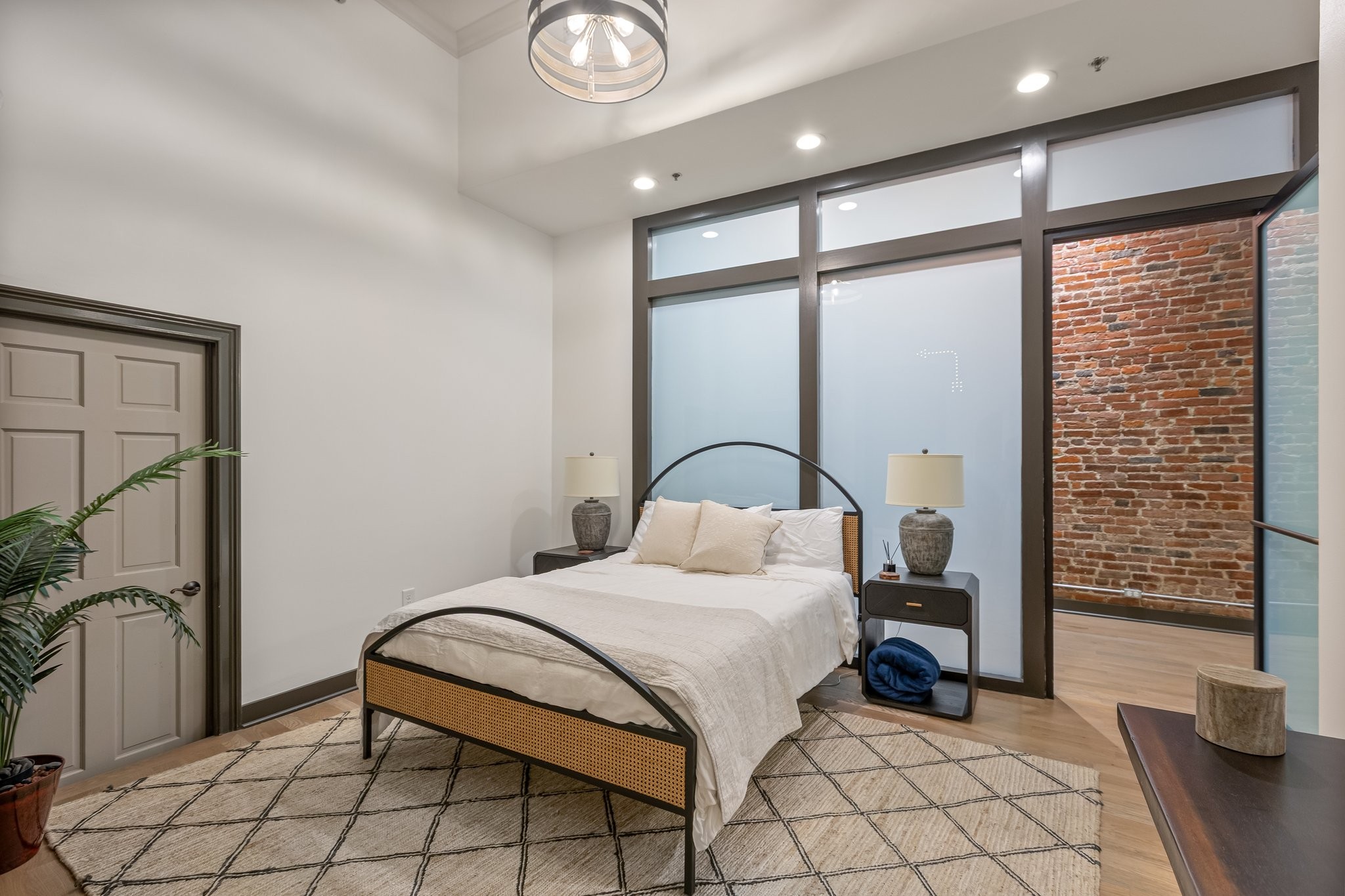 207 3rd Ave, N Unit: 402