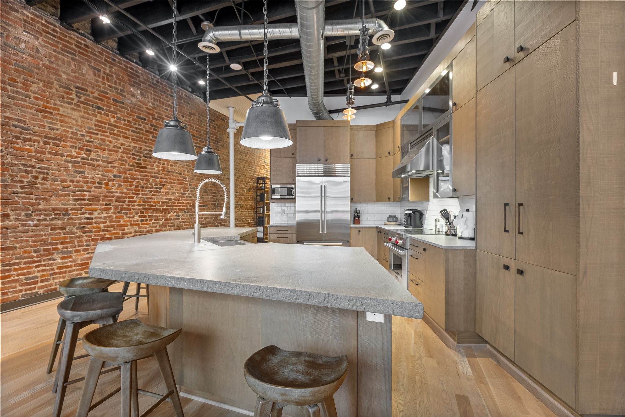 207 3rd Ave, N Unit: 402