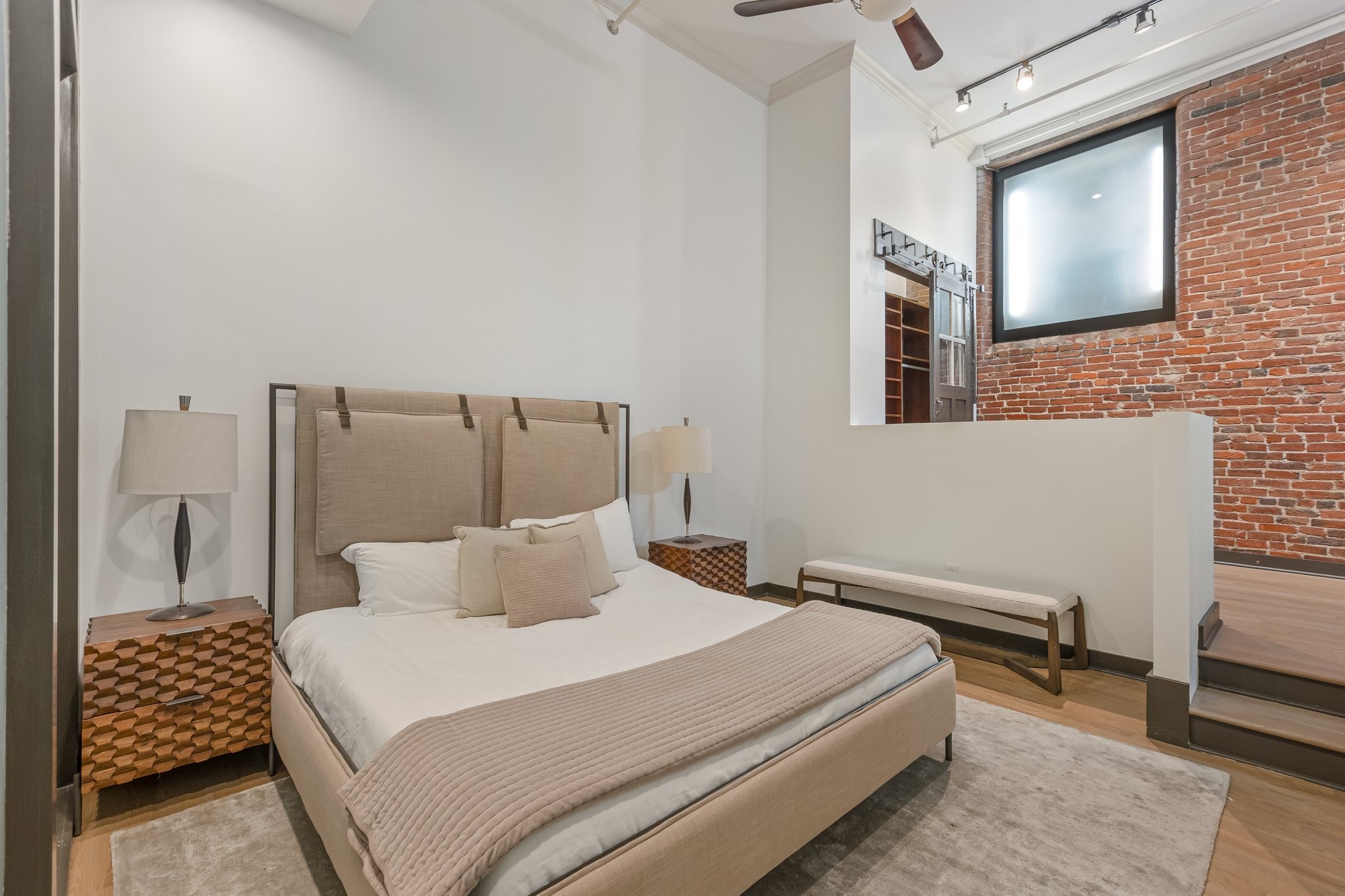 207 3rd Ave, N Unit: 402
