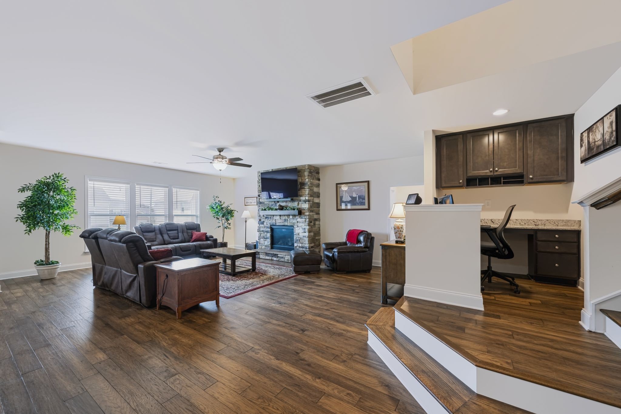 2993 Liverpool Dr