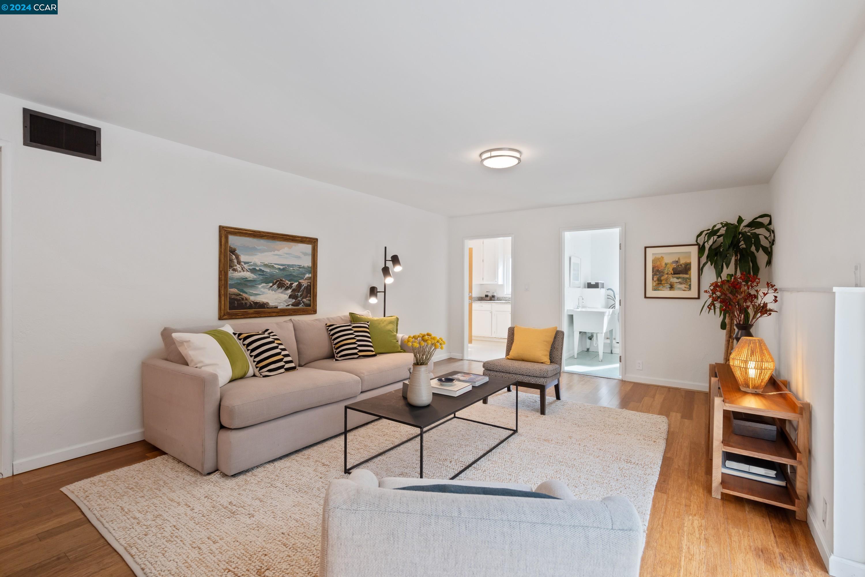 4165 Laguna Ave