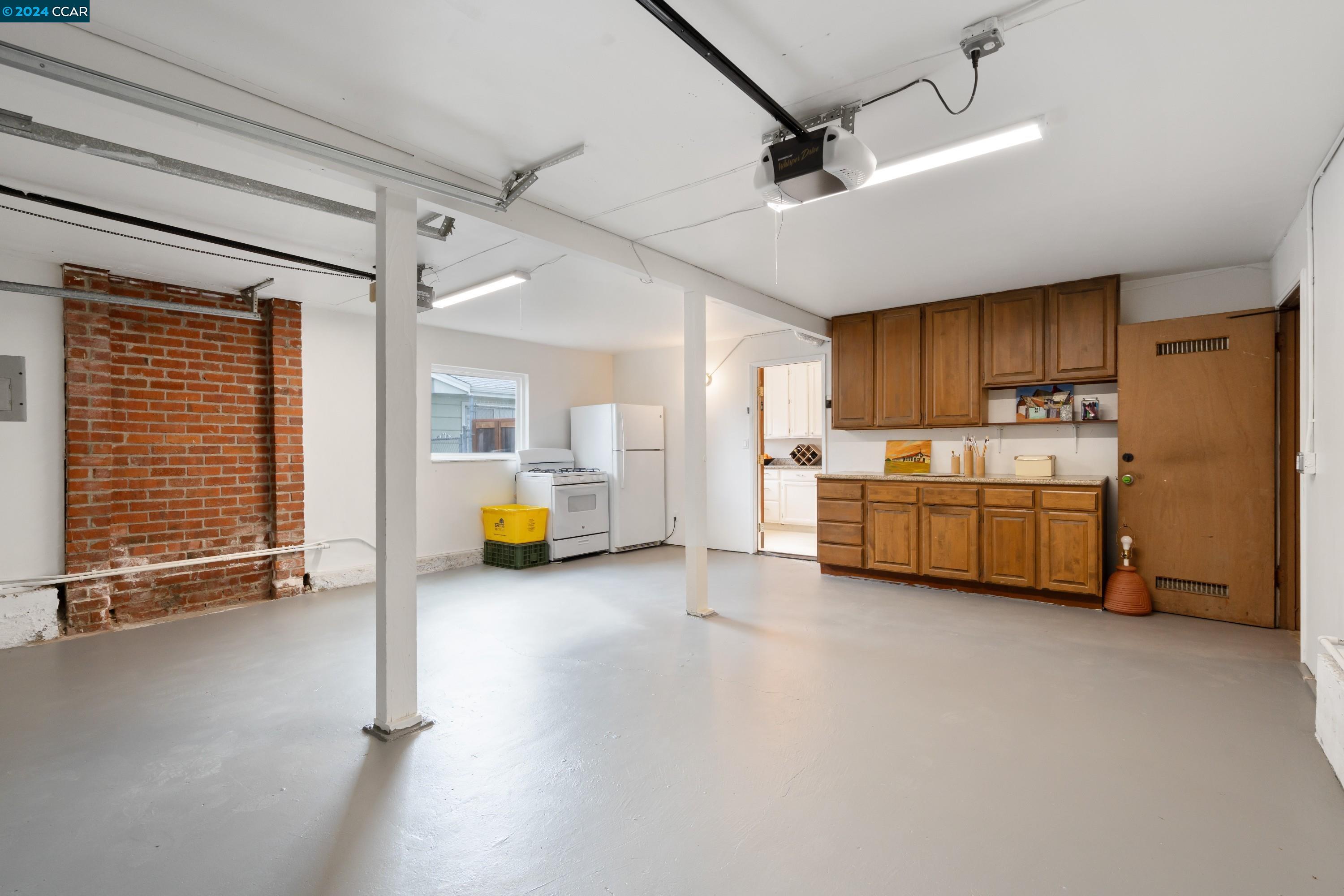 4165 Laguna Ave