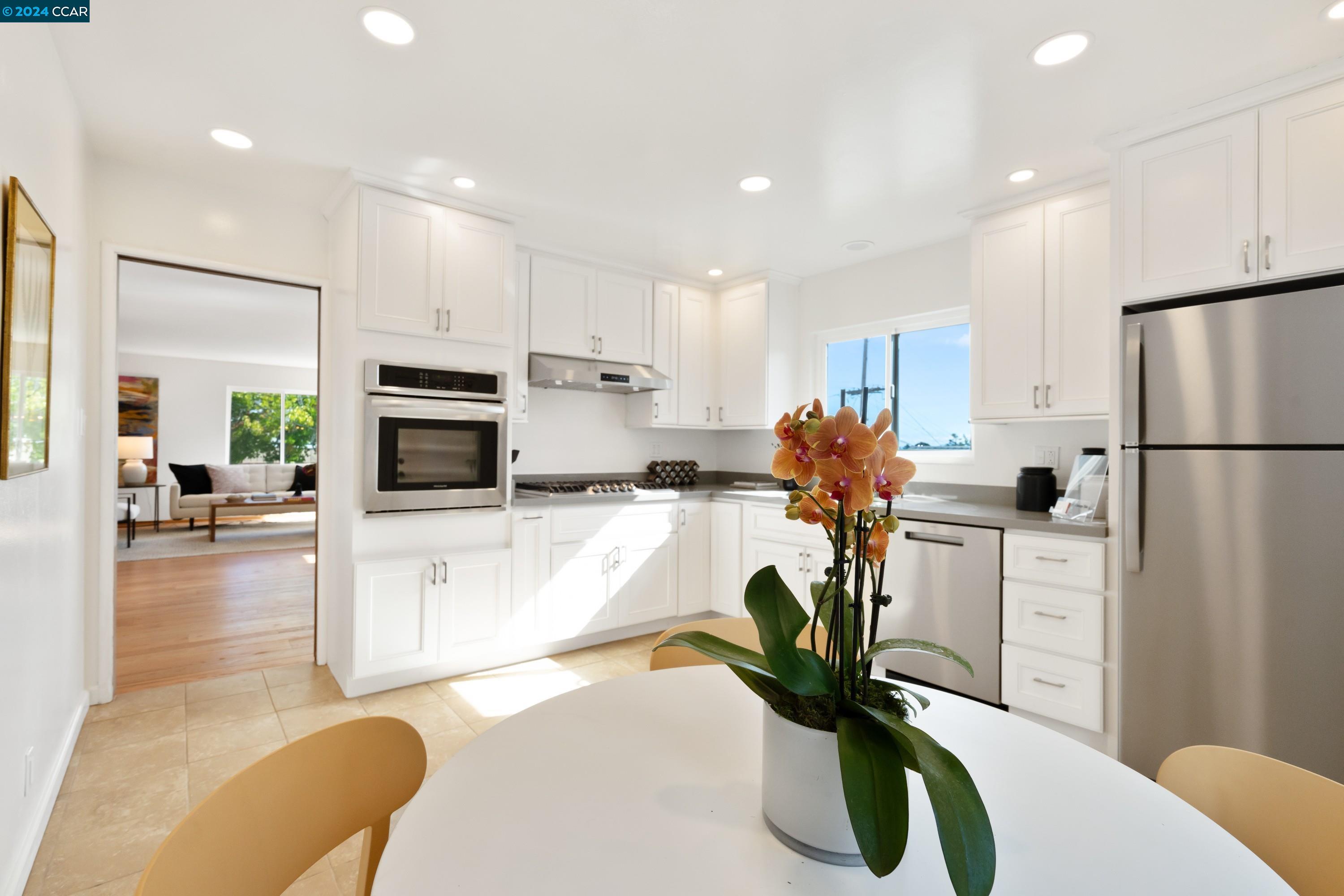 4165 Laguna Ave