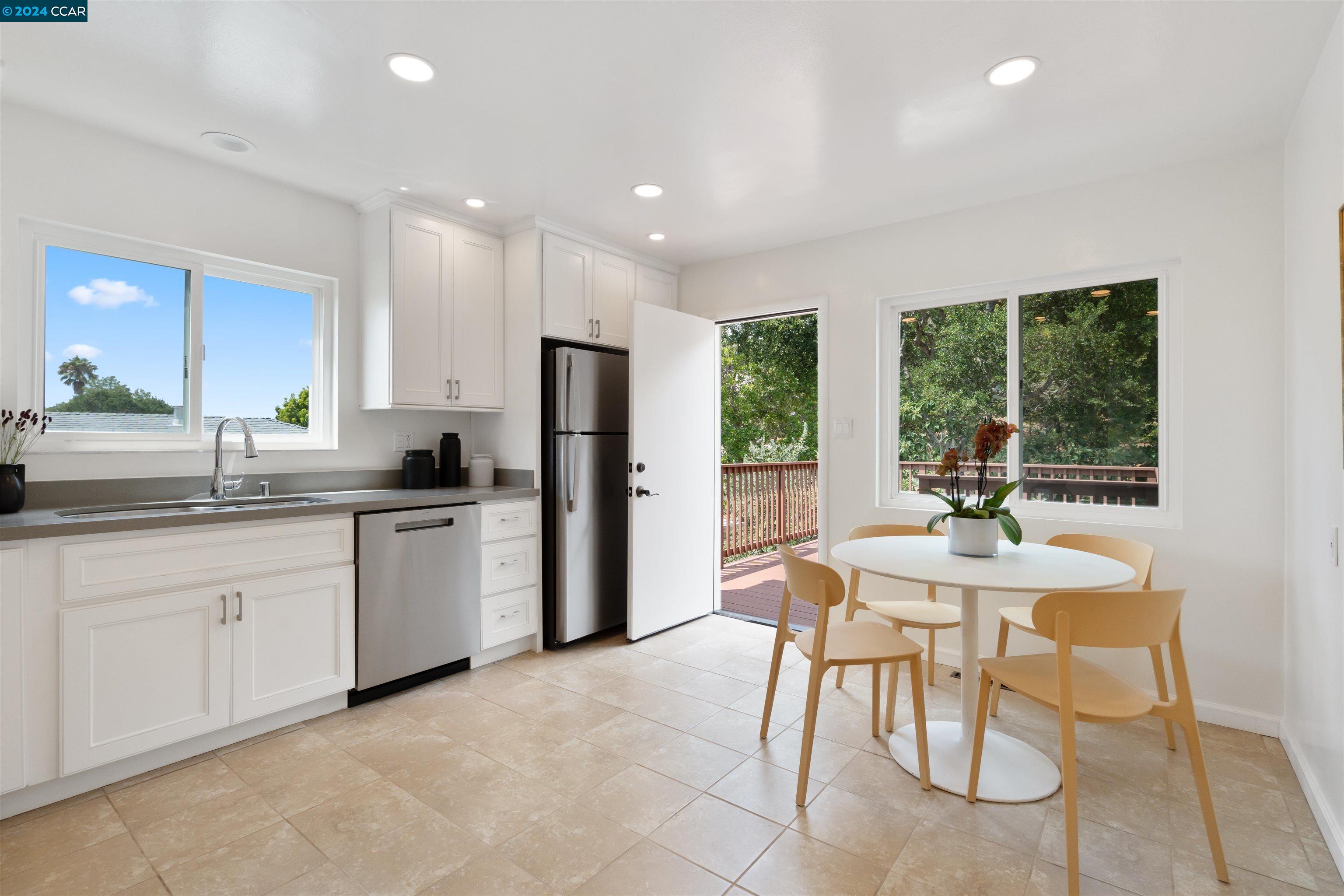 4165 Laguna Ave