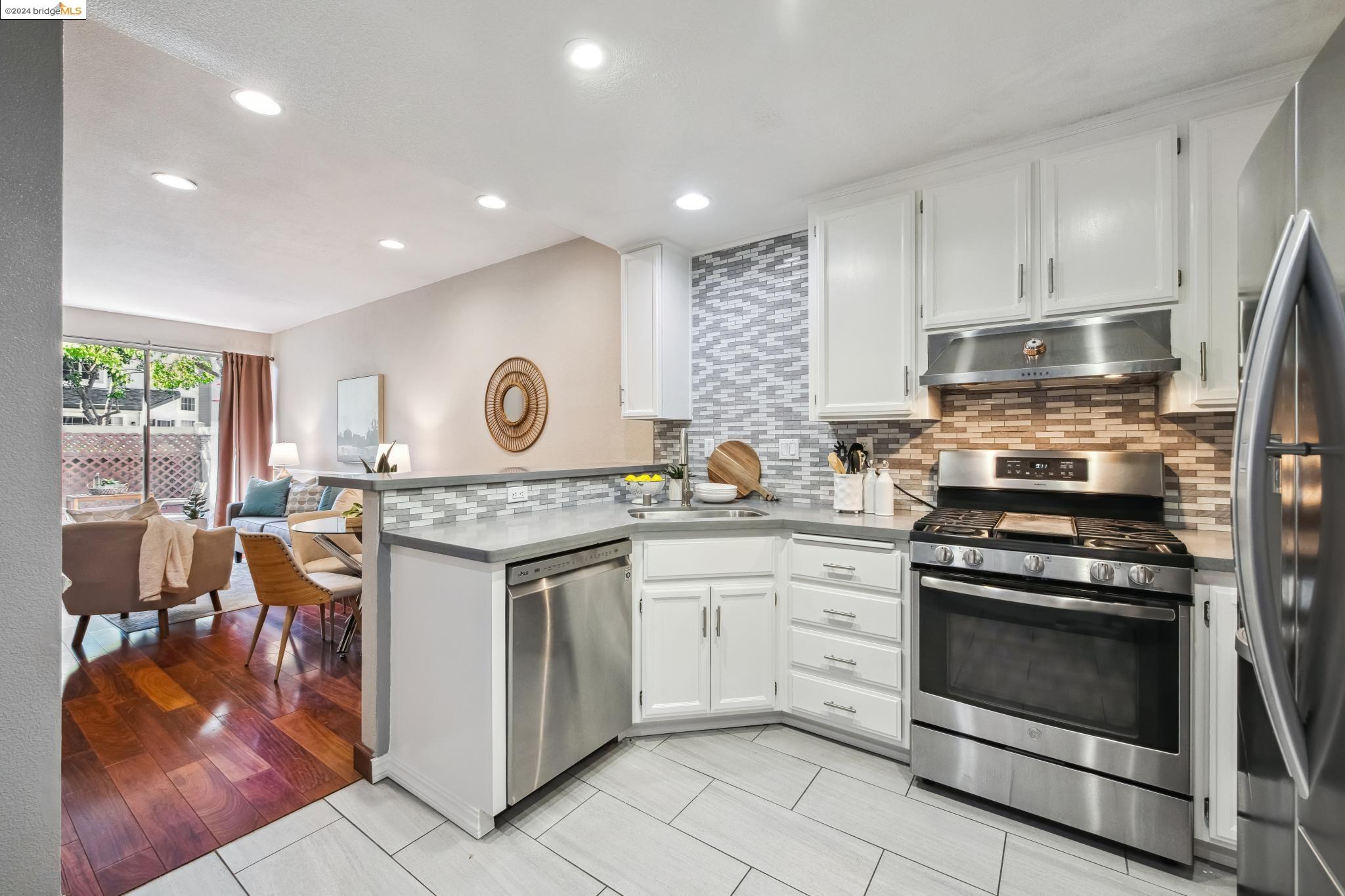 25 Baywood Way