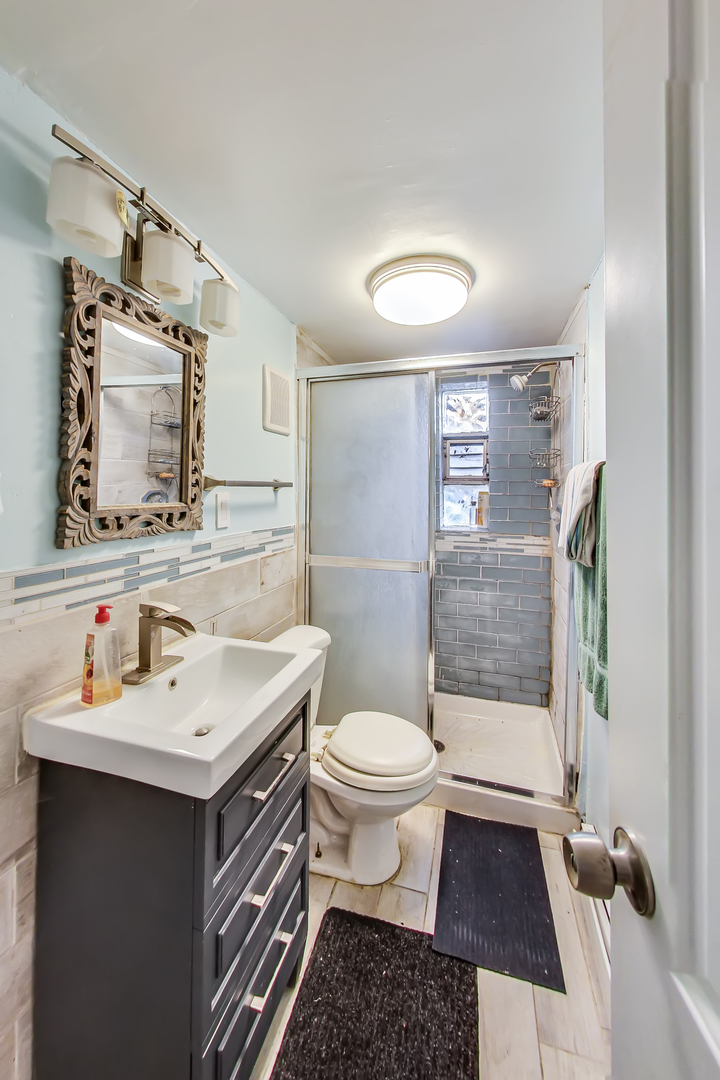 9013 N Greenwood Avenue