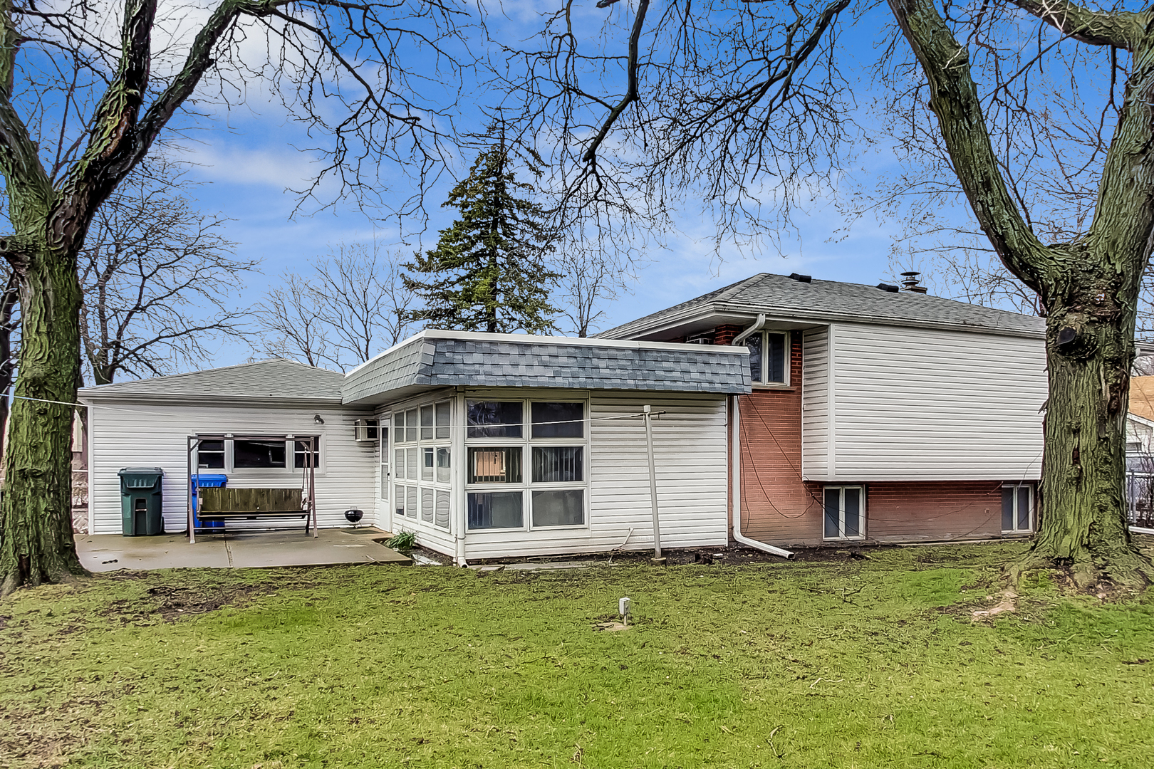 9013 N Greenwood Avenue