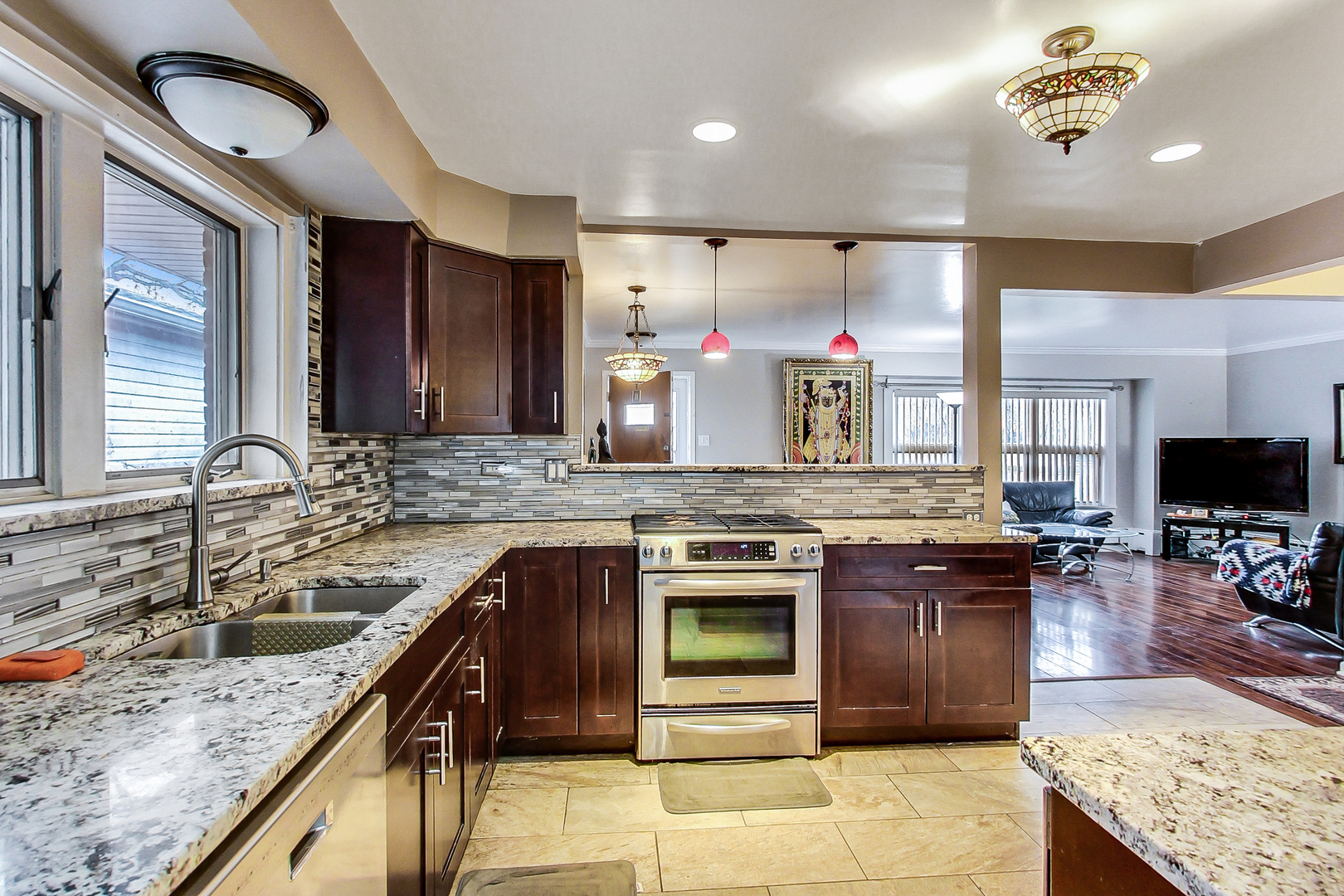 9013 N Greenwood Avenue