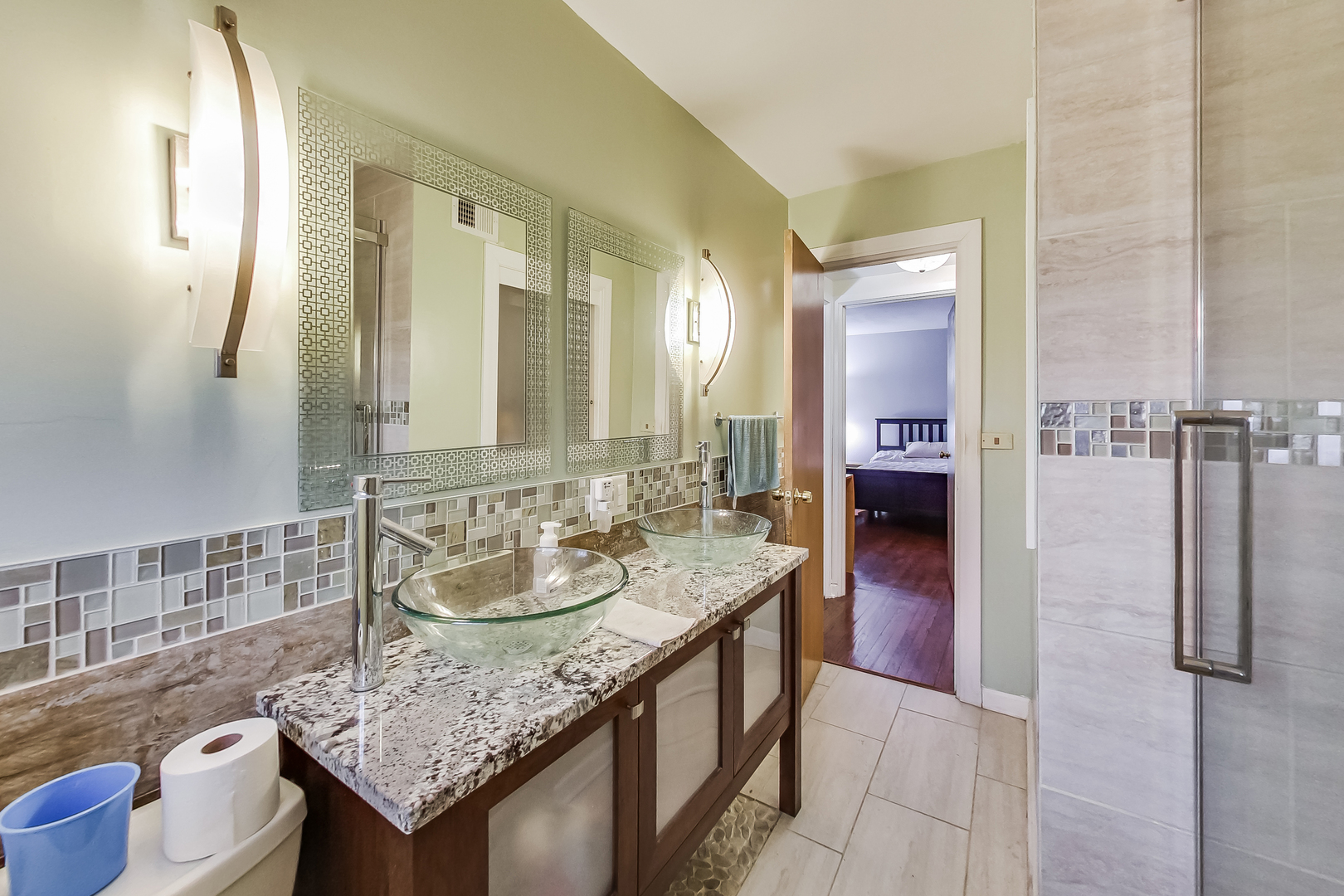 9013 N Greenwood Avenue